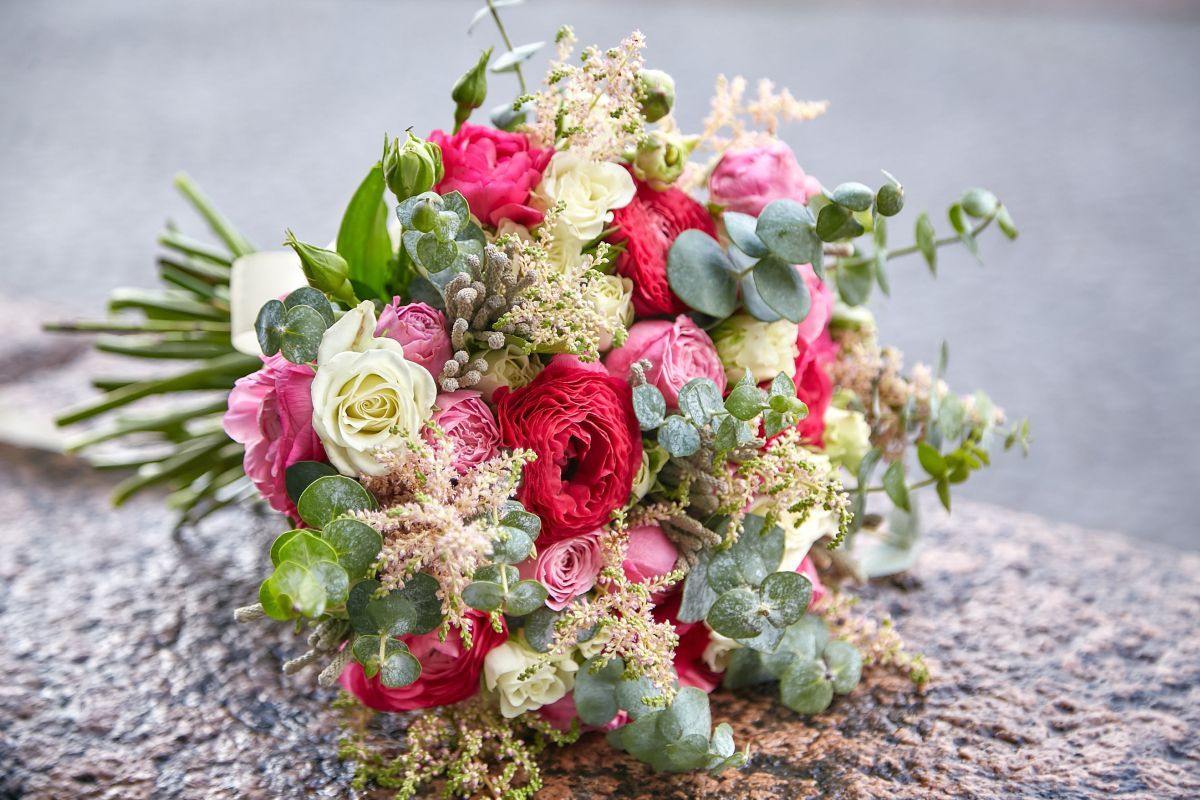 Buchete pentru o cerere in casatorie - 50 de idei de aranjamente florale pentru inspiratie - = California Flowers, Bucuresti si Brasov