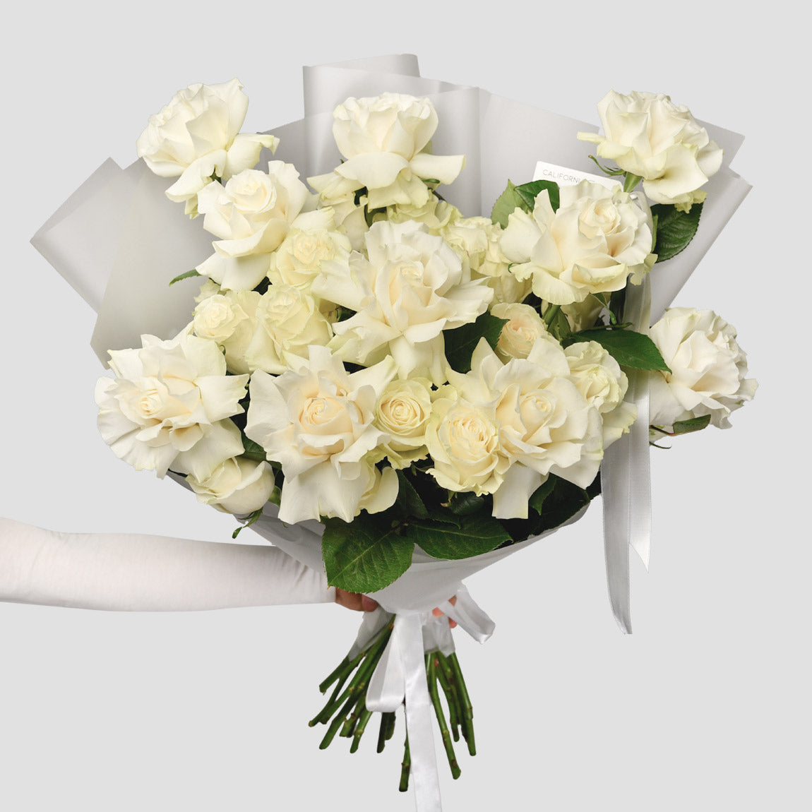 Flori pentru iubita – California Flowers, Buchet 31 trandafiri albi mixt, Californiaflowers.ro