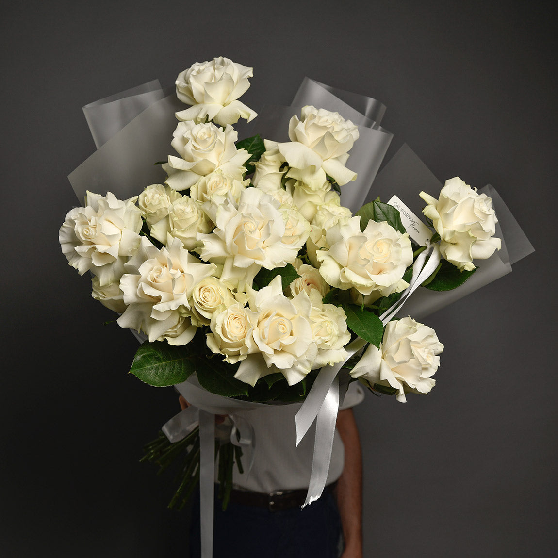 Flori pentru iubita – California Flowers, Buchet 31 trandafiri albi mixt, Californiaflowers.ro