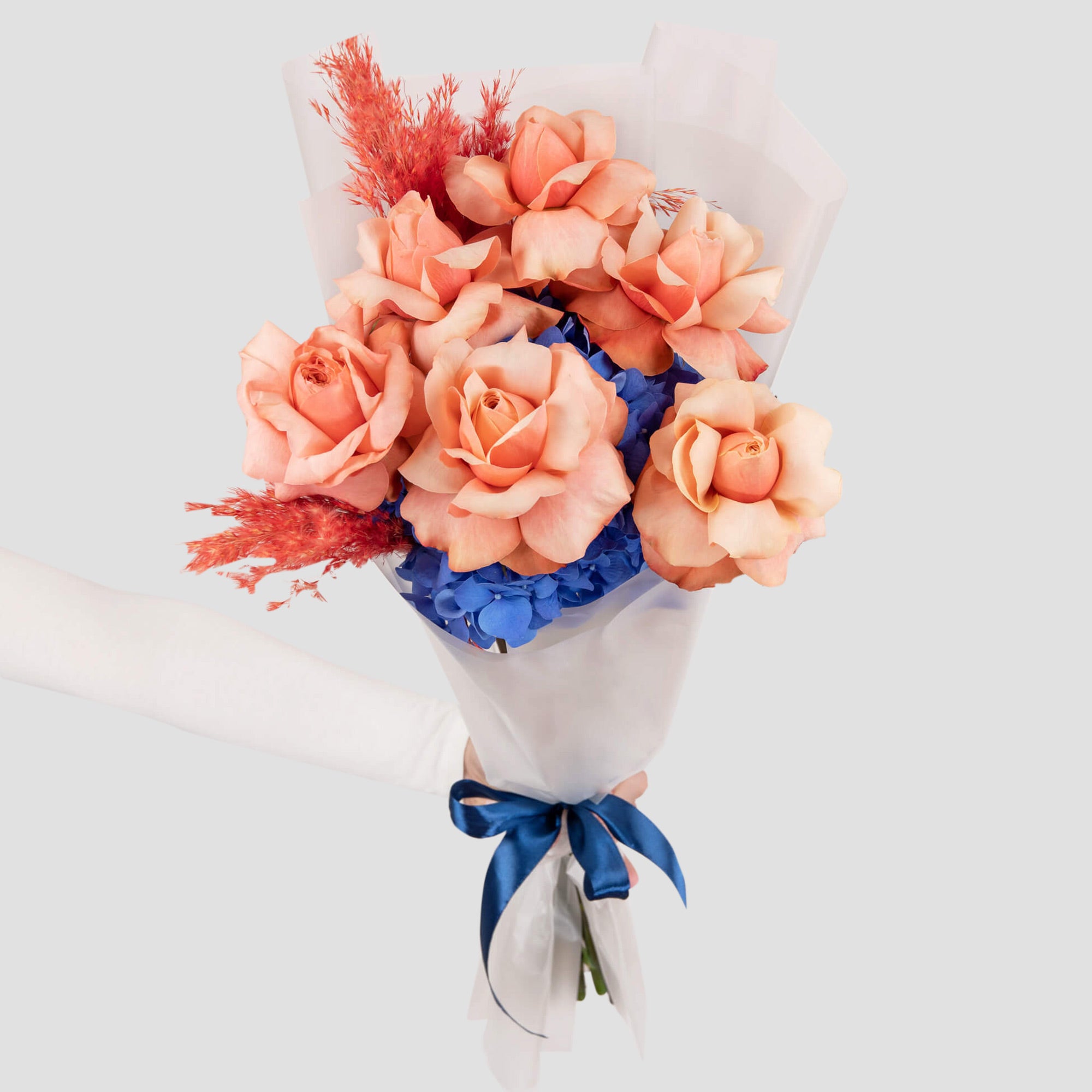 Buchet hortensie albastra si trandafiri portocalii, 1