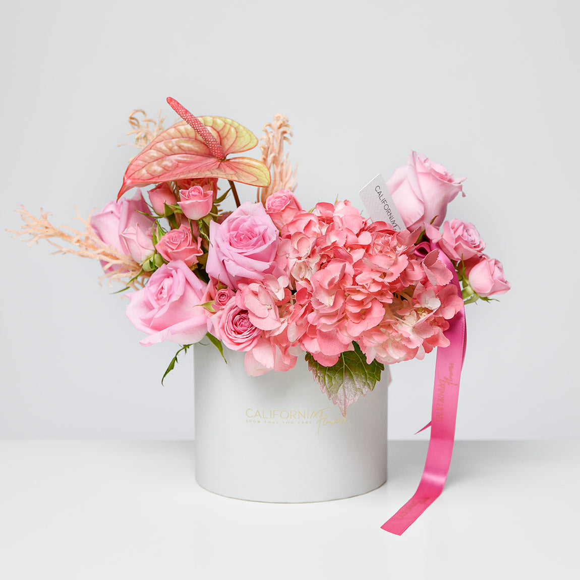 Flori de Florii - California Flowers, Aranjament floral in cutie cu trandafiri si anthurium, Californiaflowers.ro