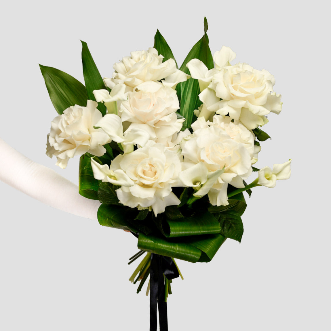 Coroane funerare, Aranjament floral funerar cu trandafiri si cale, Californiaflowers.ro