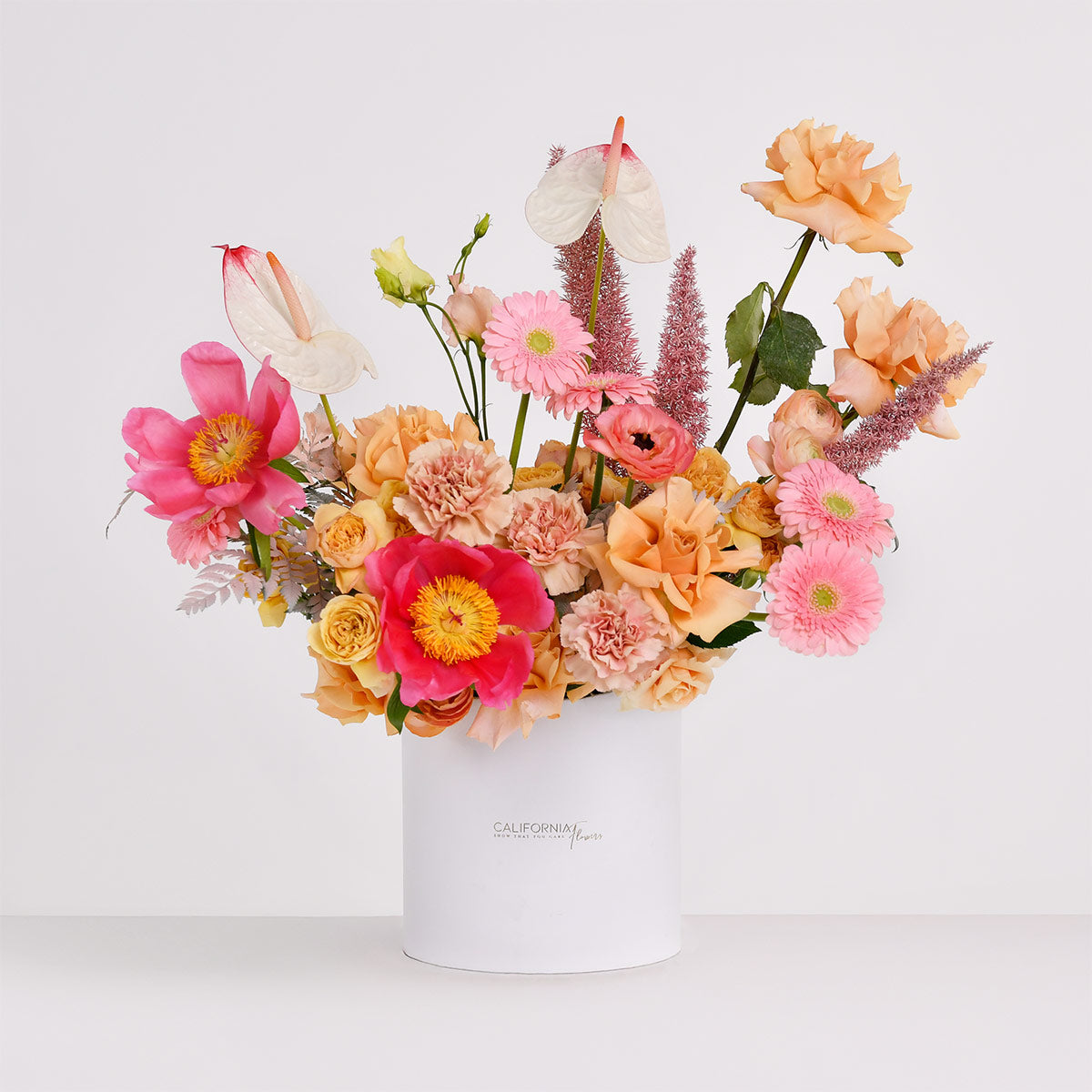 Flori de Paste - California Flowers, Aranjament floral in cutie cu bujori, gerbera, trandafiri speciali si anthurium, Californiaflowers.ro