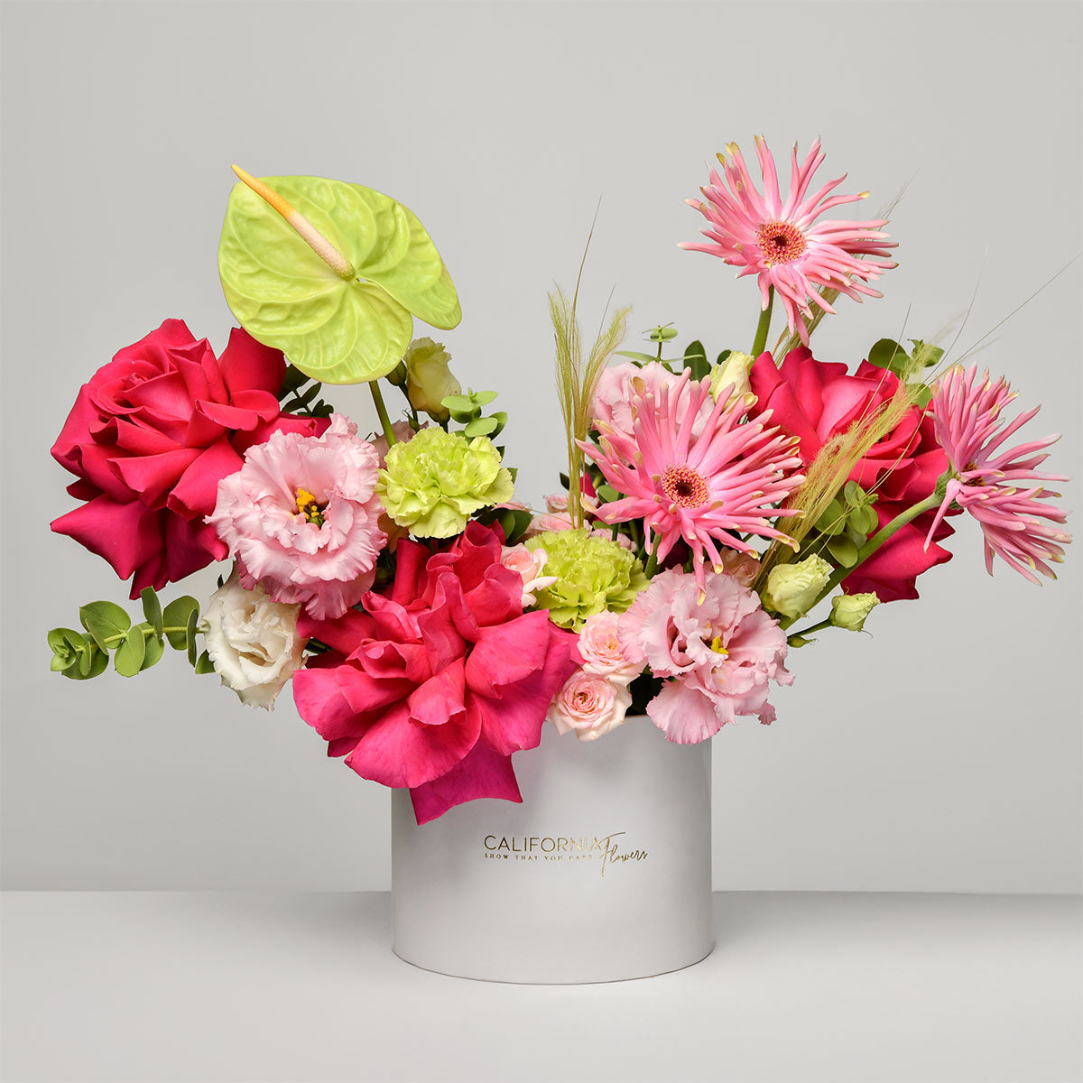 Flori de Paste - California Flowers, Aranjament in cutie cu anthurium, gerbera si trandafiri speciali, Californiaflowers.ro