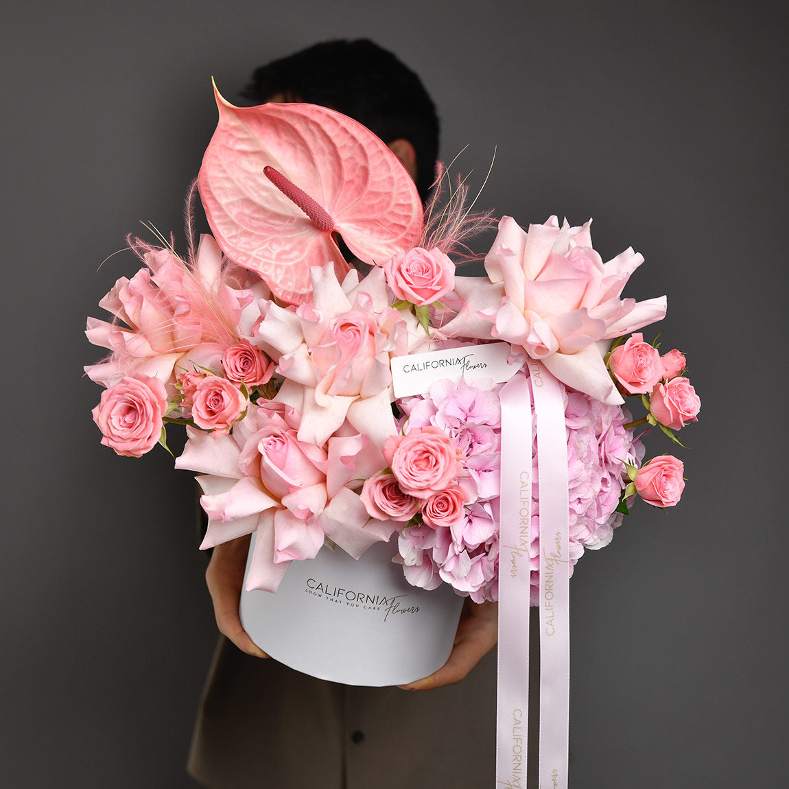 Ocazii Speciale, Aranjament in cutie cu hortensie miniroze si anthurium, Californiaflowers.ro