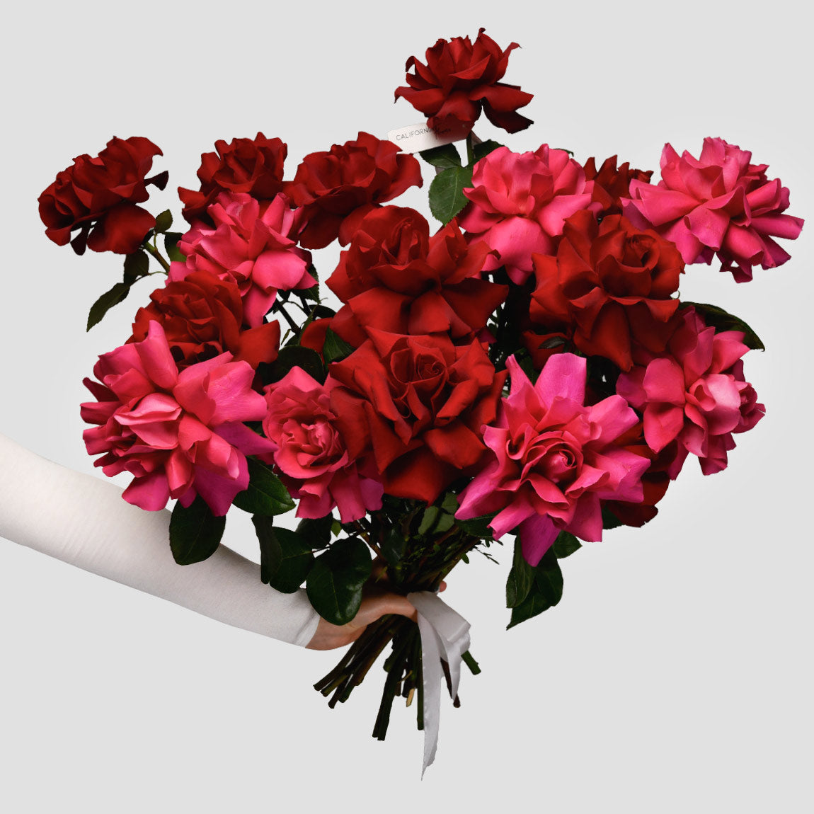 Flori de Paste - California Flowers, Buchet 19 trandafiri speciali rosii si pink, Californiaflowers.ro