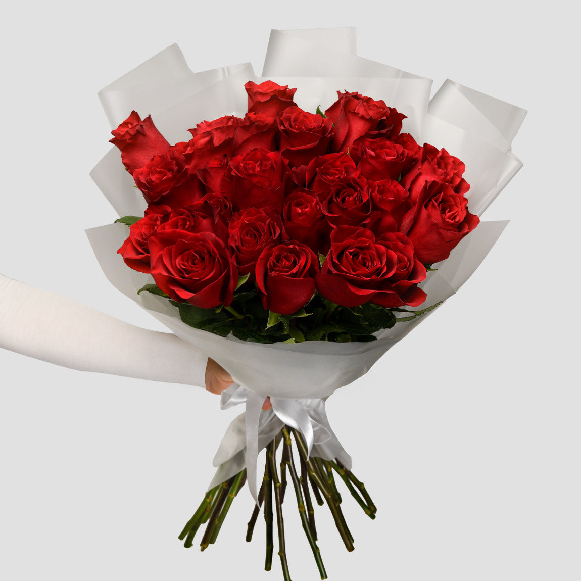 Cu ce se sterg frunzele la flori si cum sa le mentii sanatoase?, Buchet 29 trandafiri rosii, Californiaflowers.ro