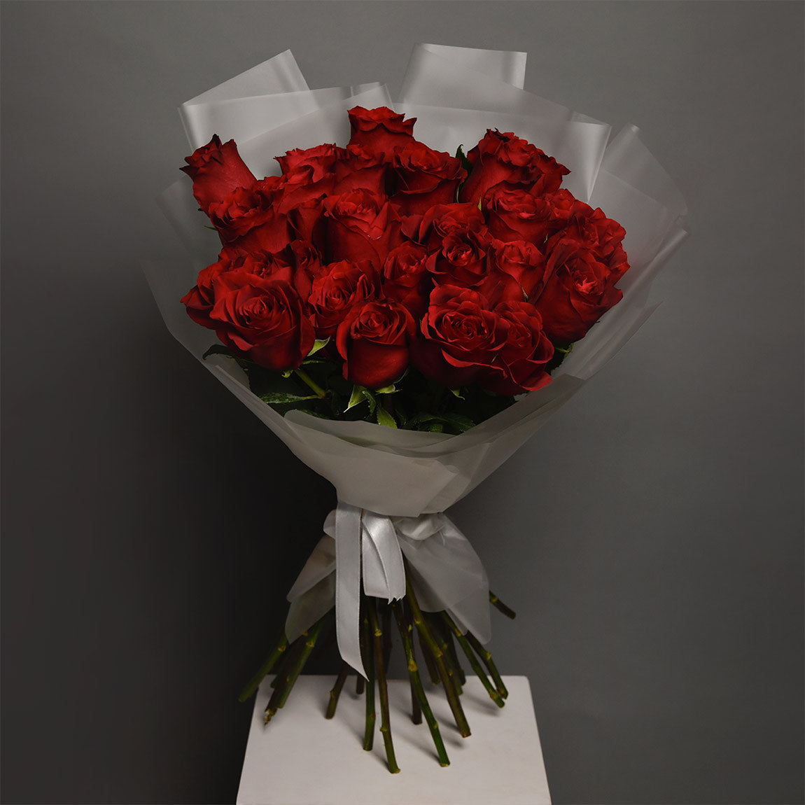 Buchet 29 trandafiri rosii, 3, Californiaflowers.ro