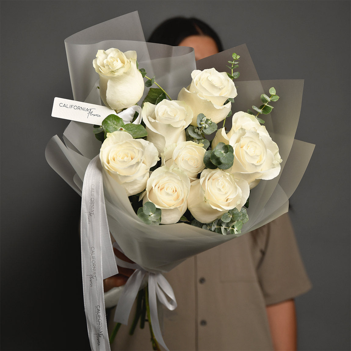 Flori pentru iubita – California Flowers, Buchet 9 trandafiri albi, Californiaflowers.ro