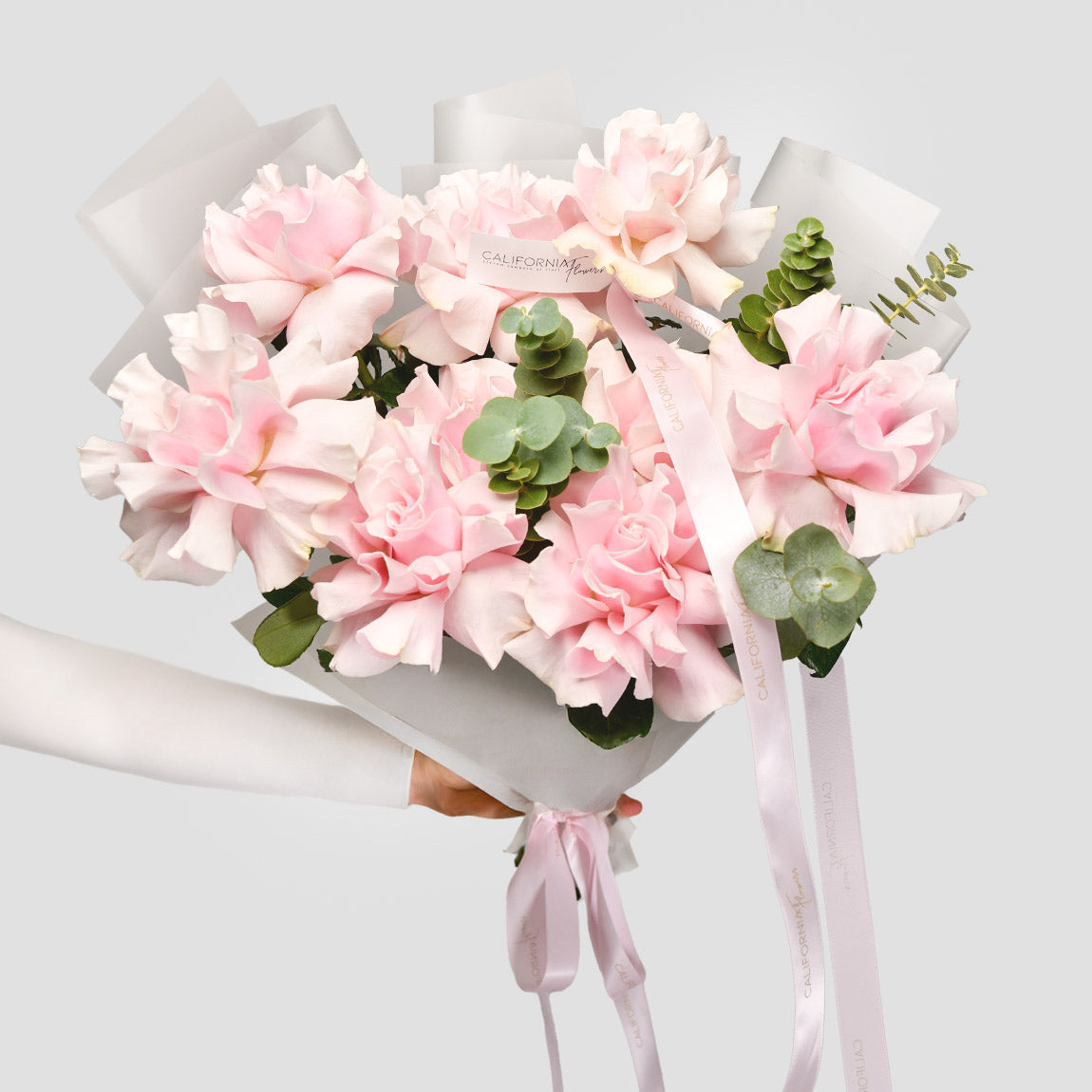 Flori de Vara, Buchet 9 trandafiri speciali roz si eucalipt, Californiaflowers.ro