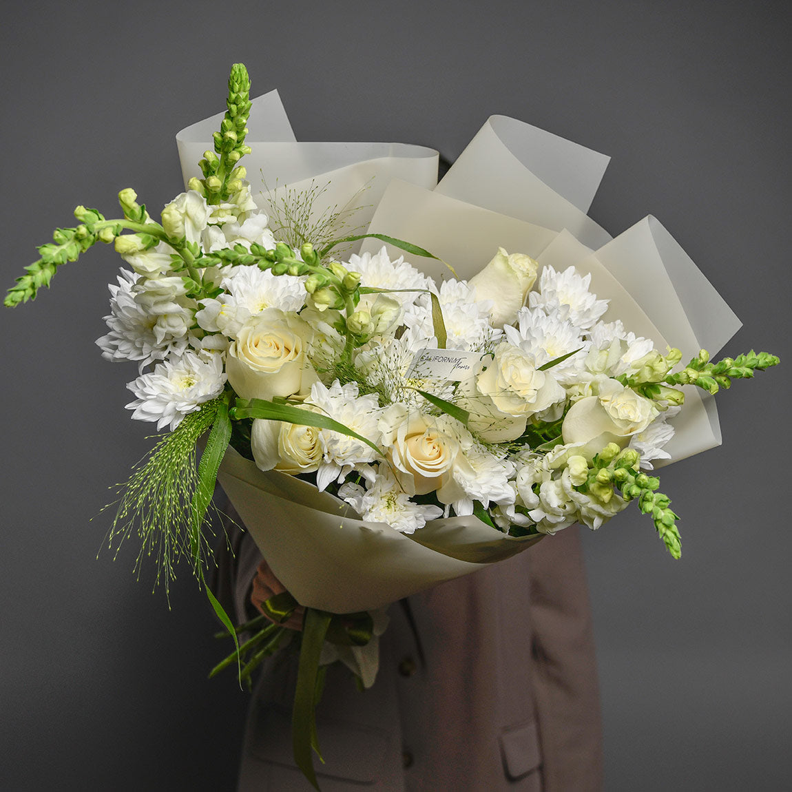 Livrare flori Bucuresti - California Flowers, Buchet crizanteme si trandafiri albi, Californiaflowers.ro
