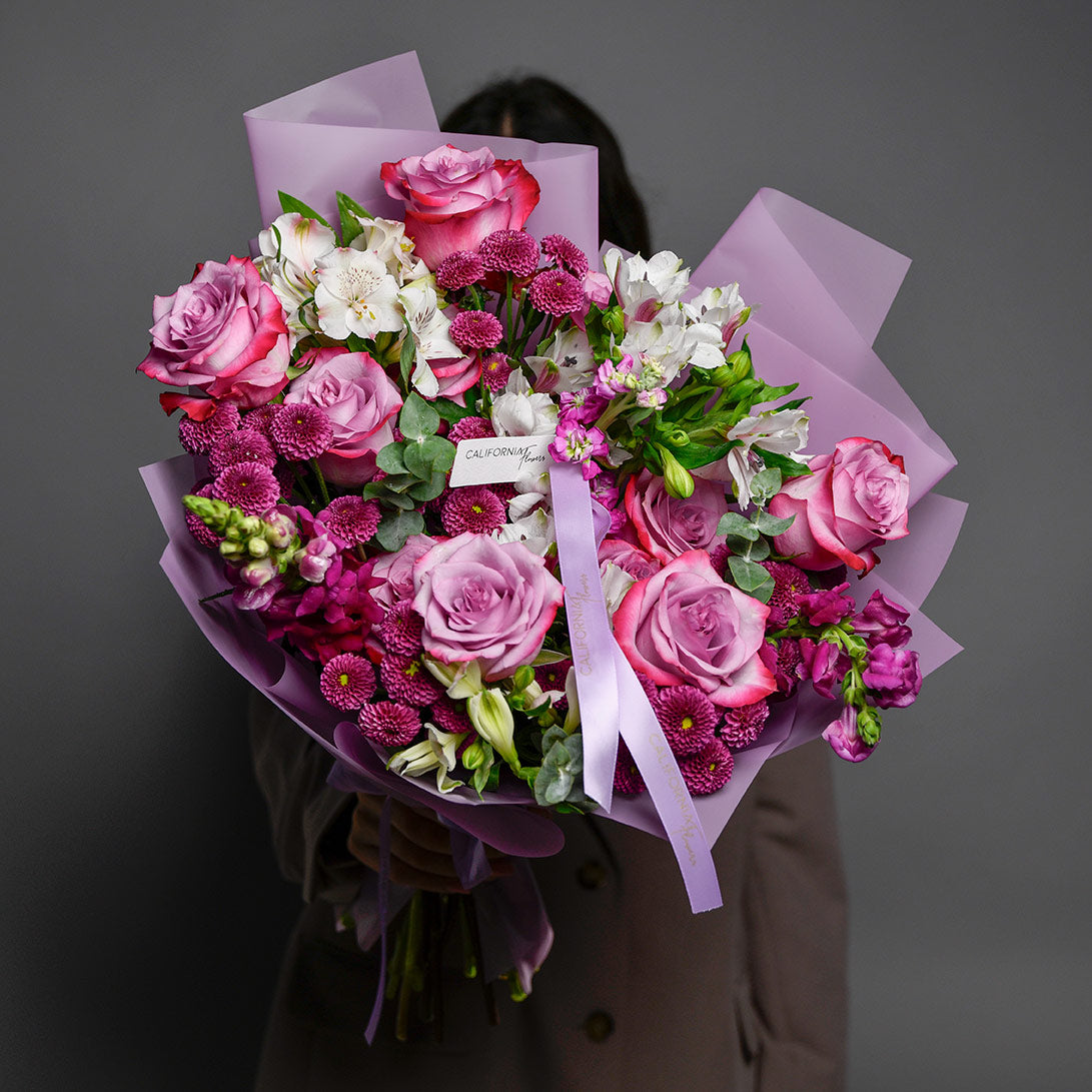 Flori pentru mama - California Flowers, Buchet trandafiri mov si alstroemeria, Californiaflowers.ro