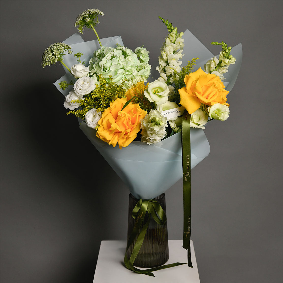 Buchet trandafiri speciali galbeni, lisianthus si hortensie, 3, Californiaflowers.ro