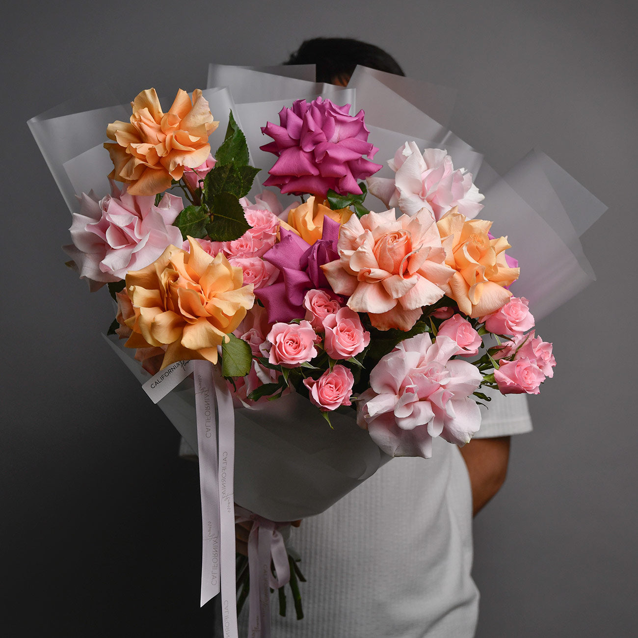 Buchete flori mixte, Buchet trandafiri multicolori si miniroze, Californiaflowers.ro