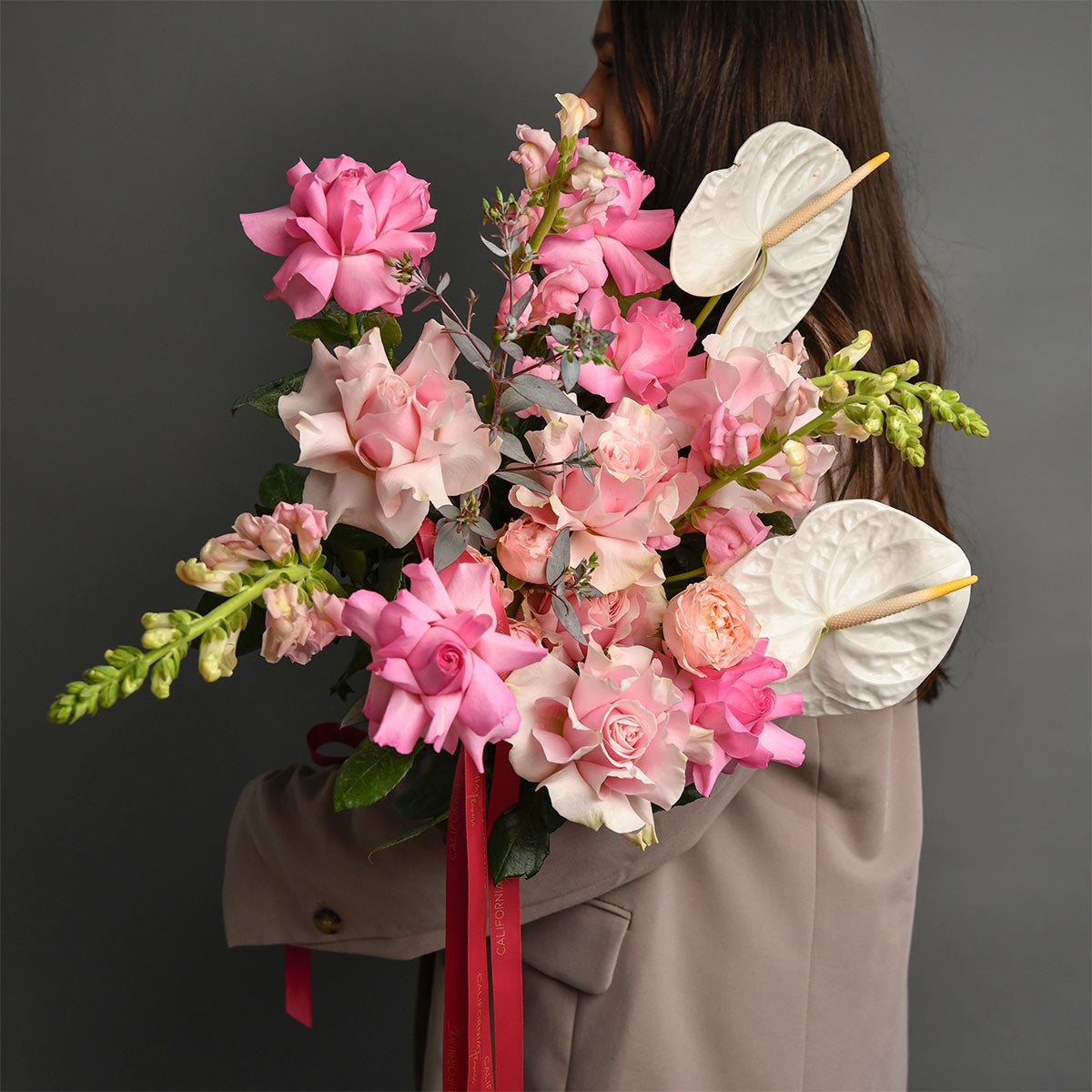 Flori de Paste - California Flowers, Buchet anthurium, trandafiri speciali, matthiola si antirrhinum, Californiaflowers.ro