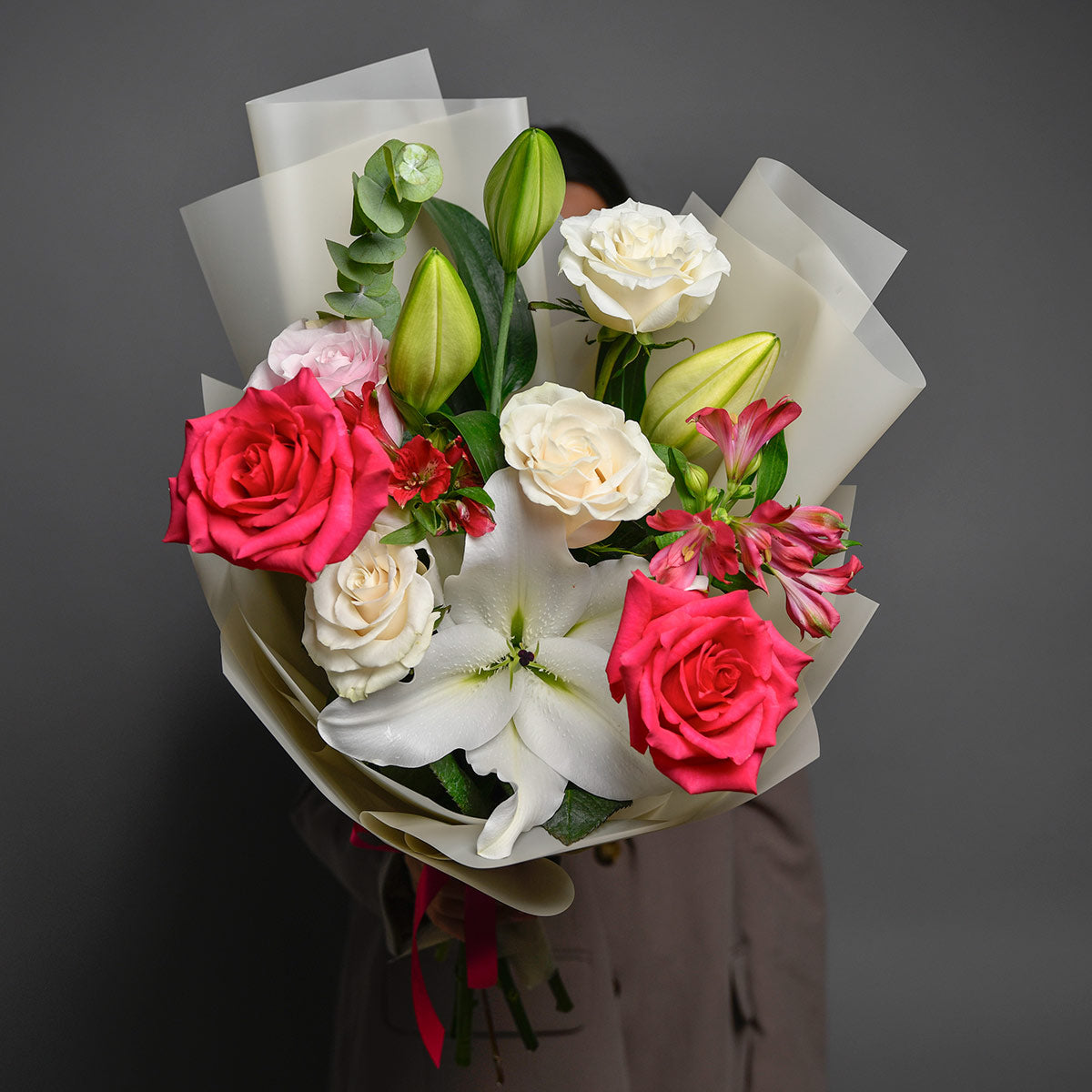Flori pentru mama - California Flowers, Buchet crini si trandafiri Pink, Californiaflowers.ro