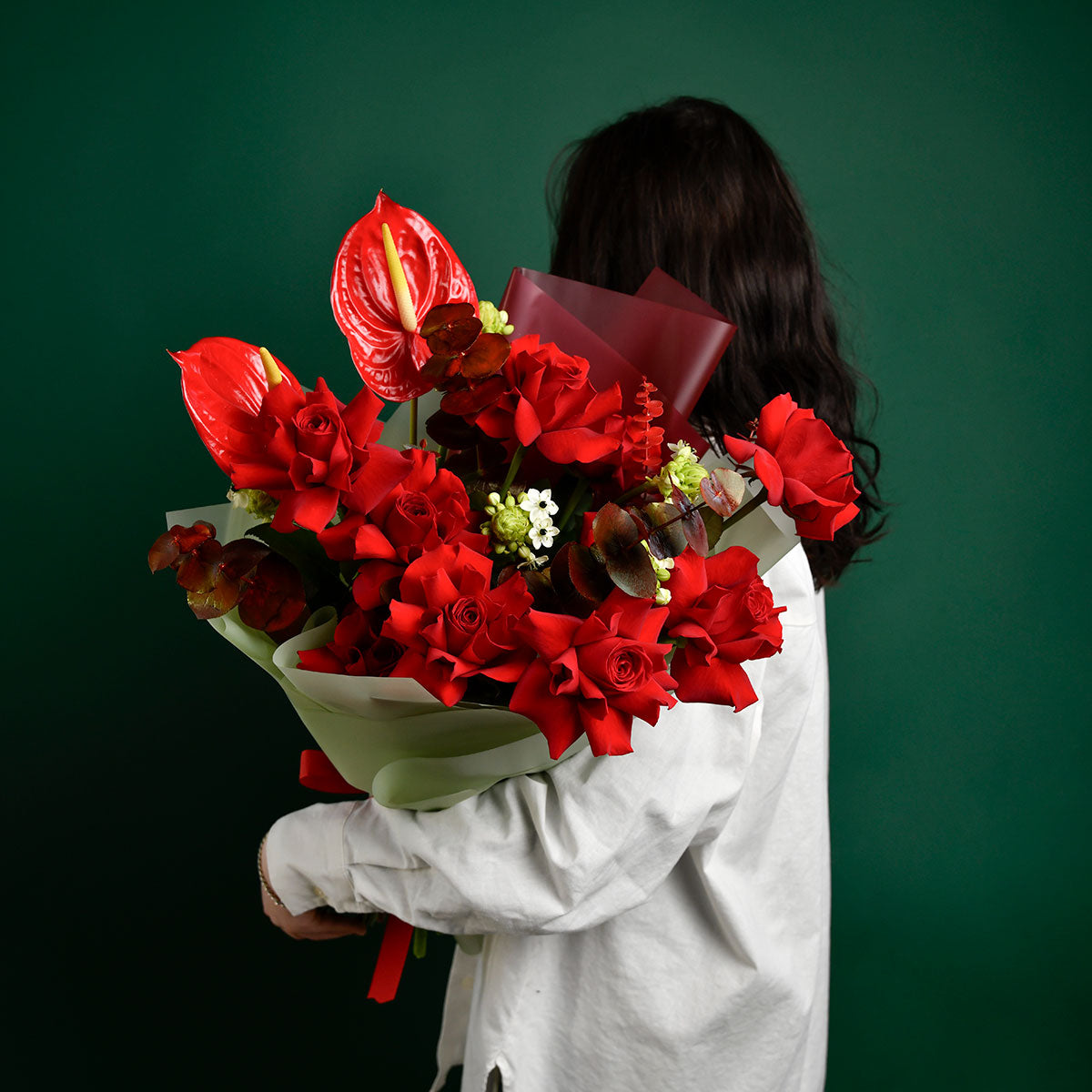 Flori de Paste - California Flowers, Buchet cu trandafiri speciali rosii, anthurium si ornithogalum, Californiaflowers.ro