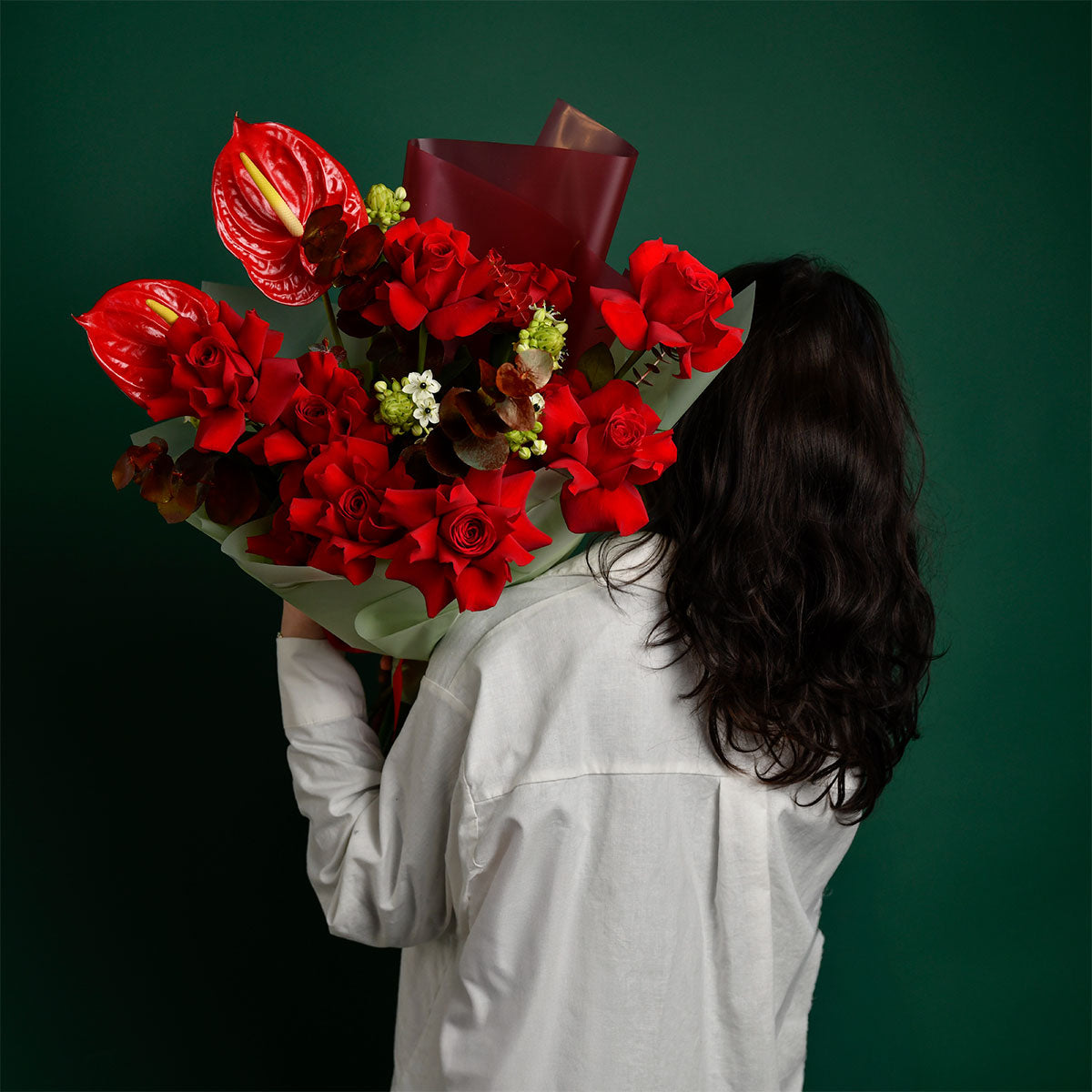 Buchet cu trandafiri speciali rosii, anthurium si ornithogalum, 3, Californiaflowers.ro