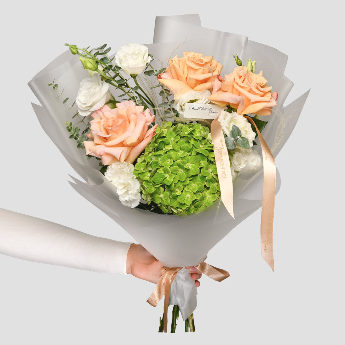 Buchete flori mixte, Buchet hortensie verde si trandafiri speciali peach, Californiaflowers.ro