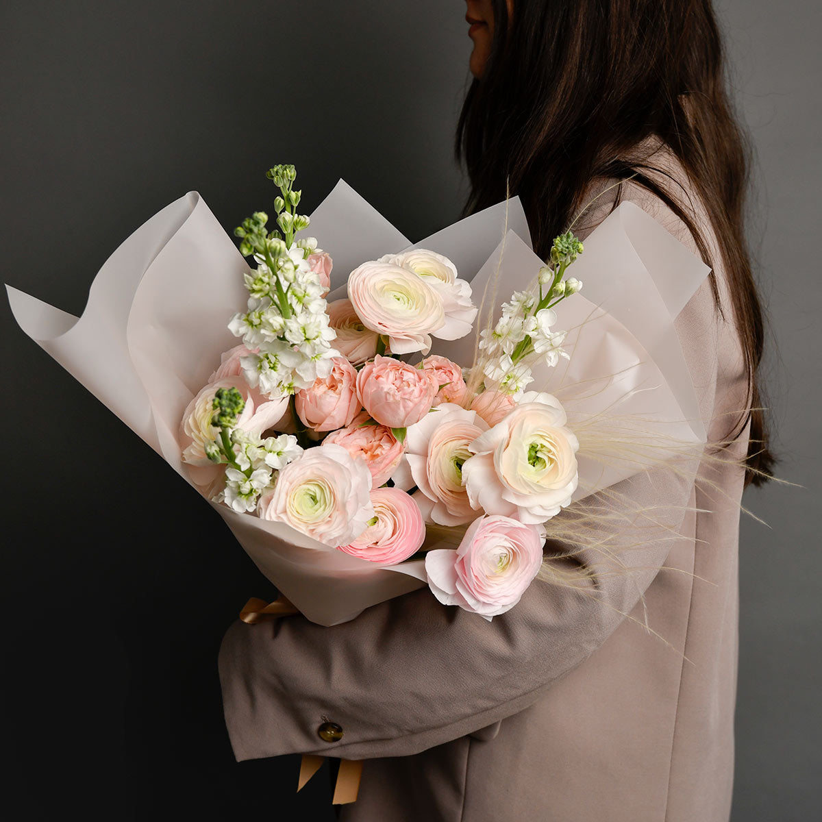 Flori de Paste - California Flowers, Buchet ranunculus roz, matthiola si miniroze, Californiaflowers.ro