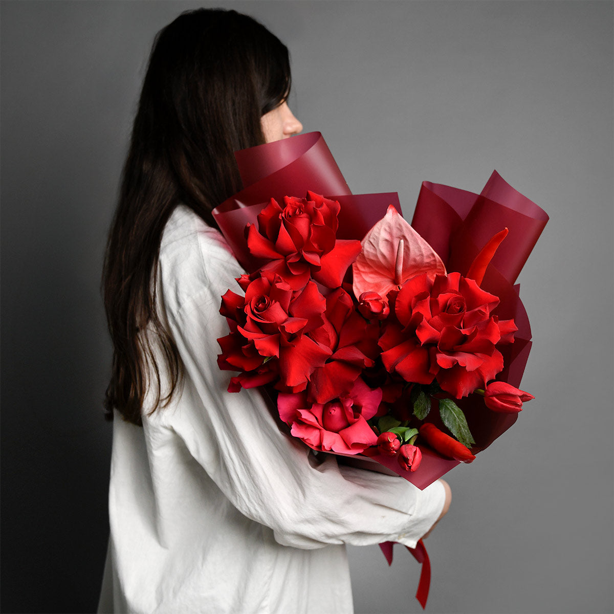 Flori de Florii - California Flowers, Buchet trandafiri speciali, anthurium si lalele, Californiaflowers.ro