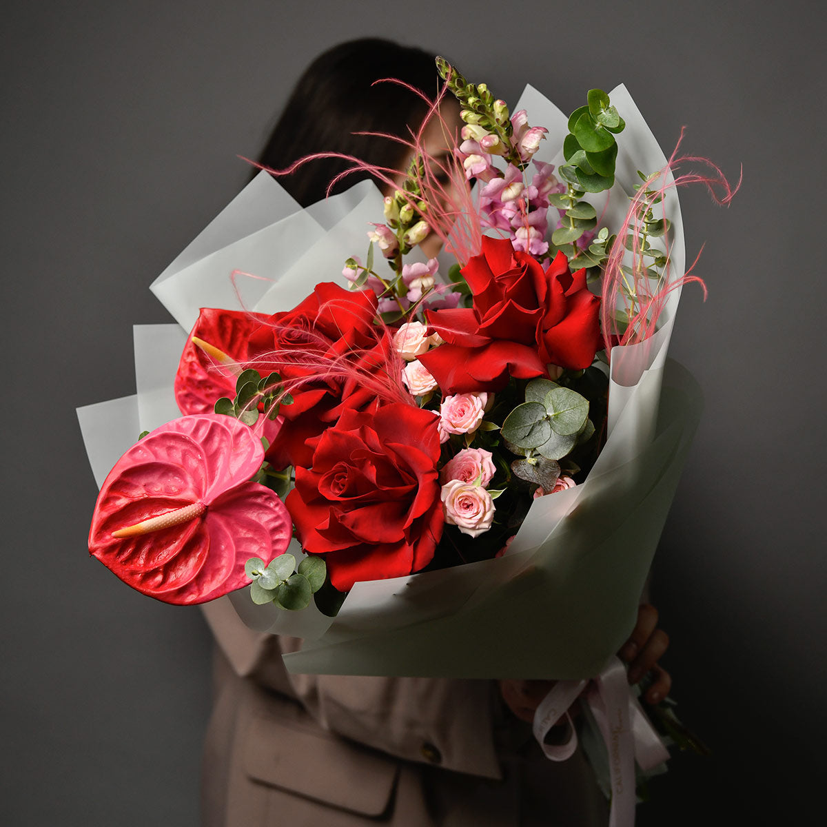 Flori de Paste - California Flowers, Buchet trandafiri speciali, anthurium si miniroze, Californiaflowers.ro
