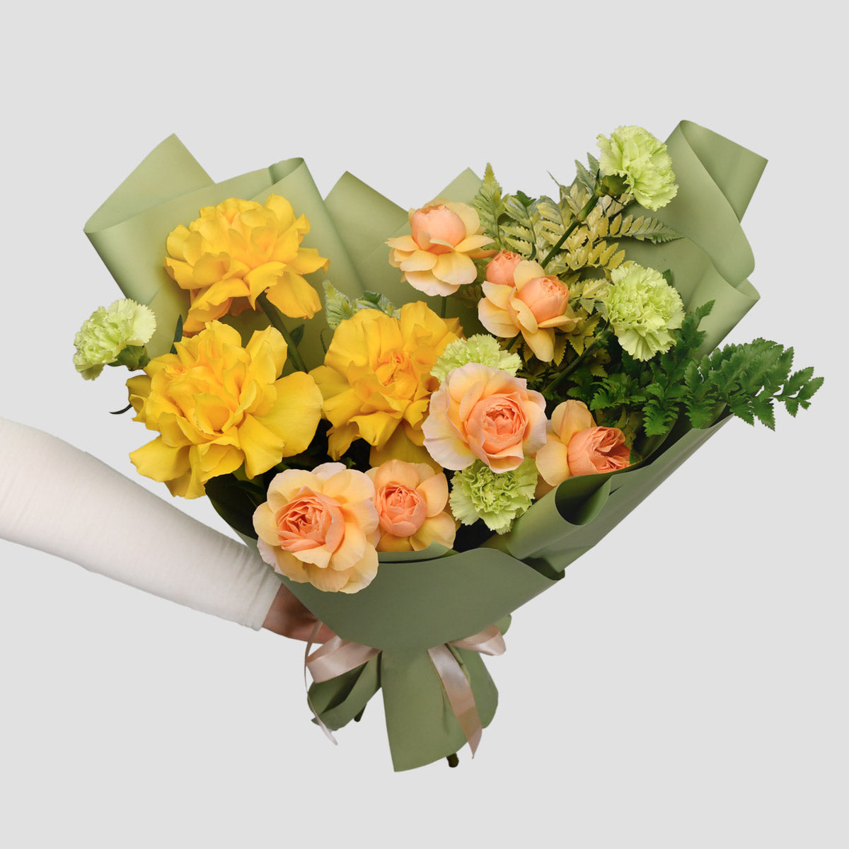 Flori de Florii - California Flowers, Buchet trandafiri speciali galbeni, tros si dianthus, Californiaflowers.ro