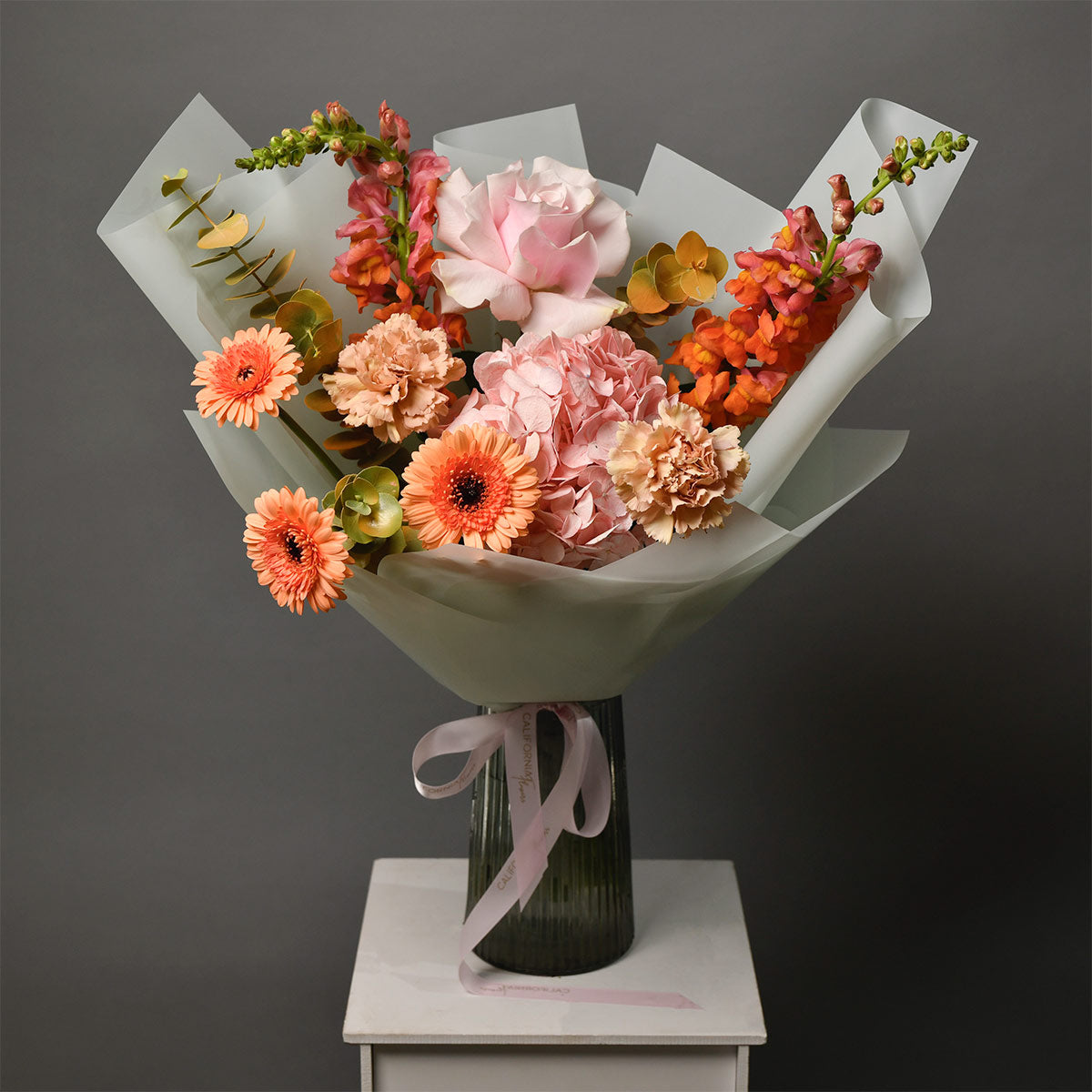 Flori de Paste - California Flowers, Buchet trandafiri speciali, hortensie si antirrhinum, Californiaflowers.ro