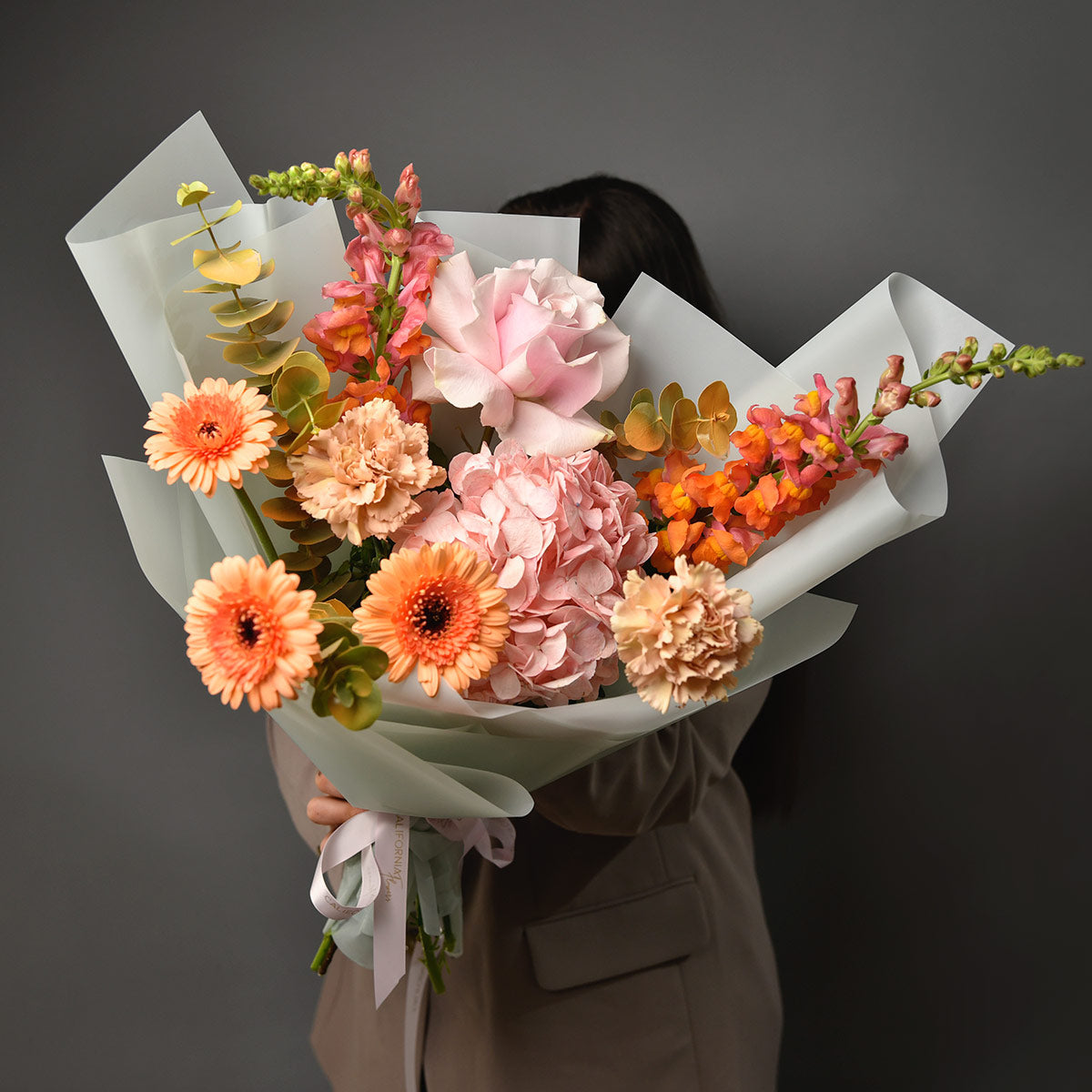 Buchet trandafiri speciali, hortensie si antirrhinum, 3, Californiaflowers.ro