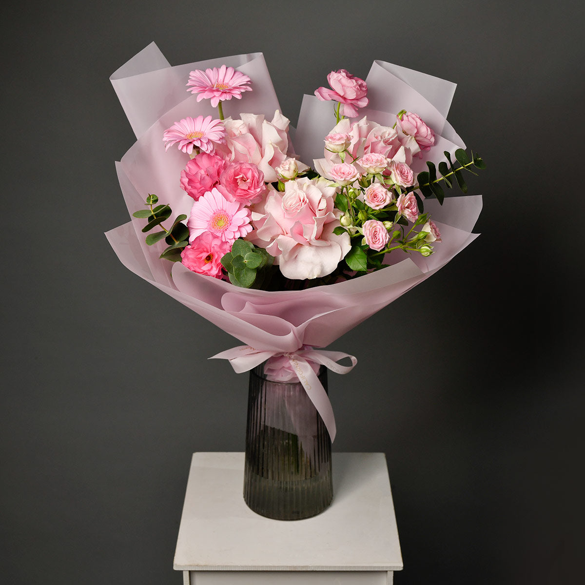 Buchet trandafiri speciali roz, ranunculus si gerbera, 3, Californiaflowers.ro
