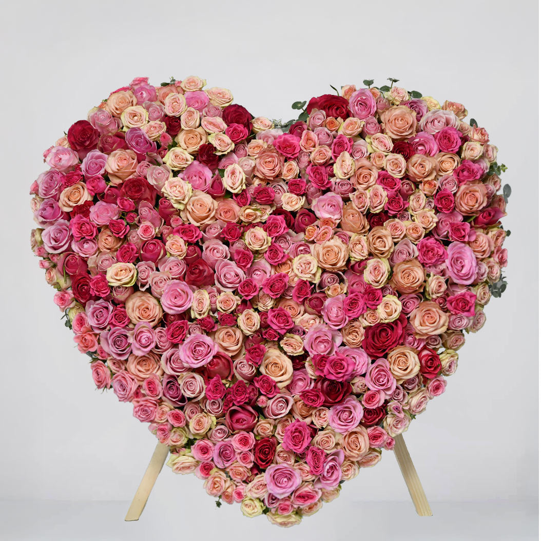 Coroane funerare, Coroana funerara Inima cu trandafiri si tros roz, Californiaflowers.ro