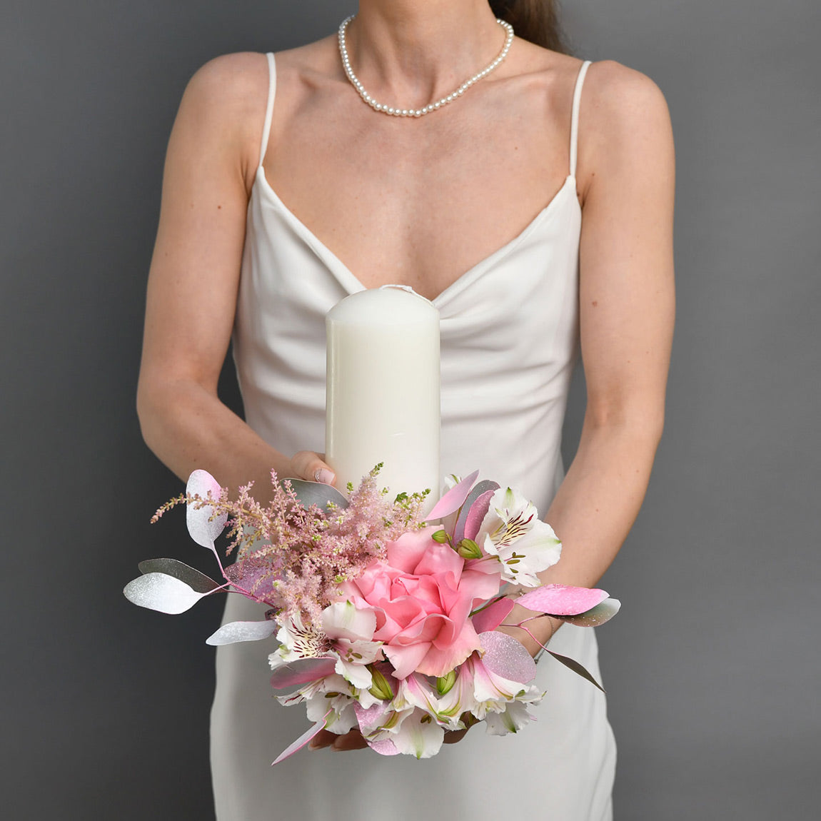 Lumanari botez flori naturale - California Flowers, Lumanare botez cu trandafiri si alstroemeria, Californiaflowers.ro