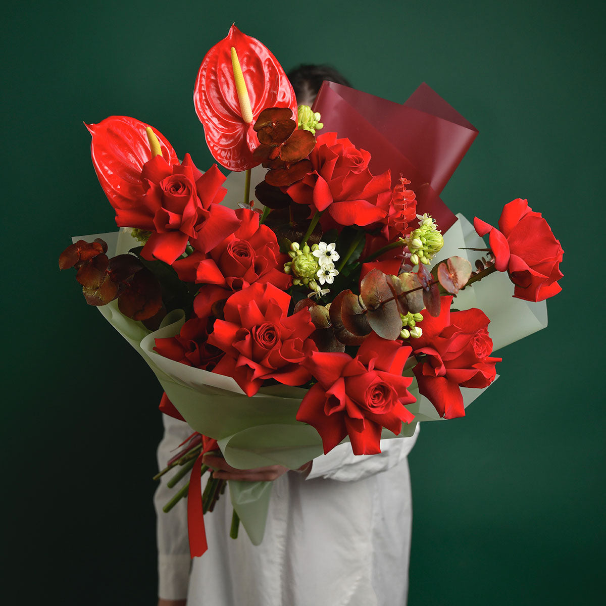 Buchet cu trandafiri speciali rosii, anthurium si ornithogalum, 6, Californiaflowers.ro