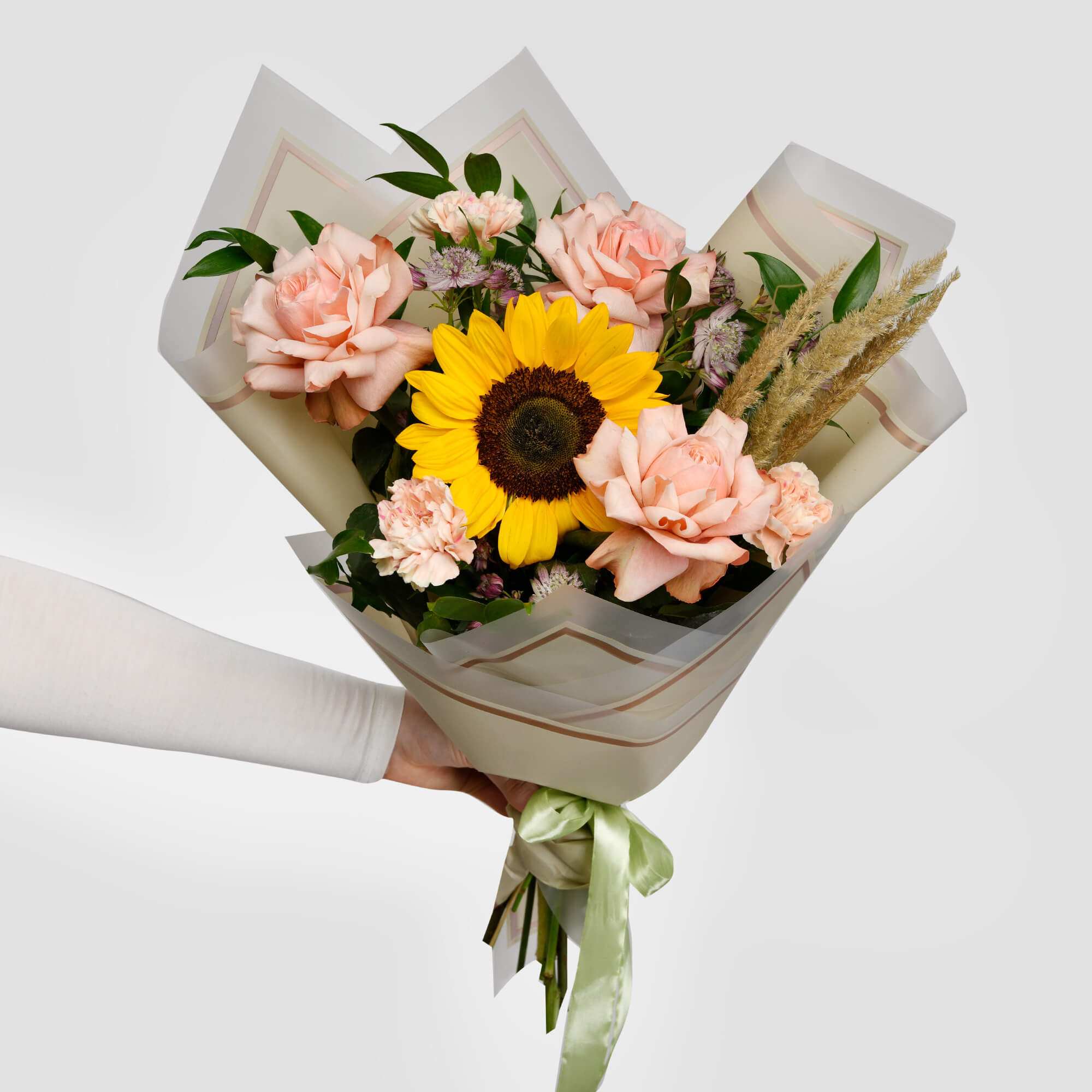 Livrare Flori Cluj Napoca, Buchet floarea soarelui si trandafiri, Californiaflowers.ro