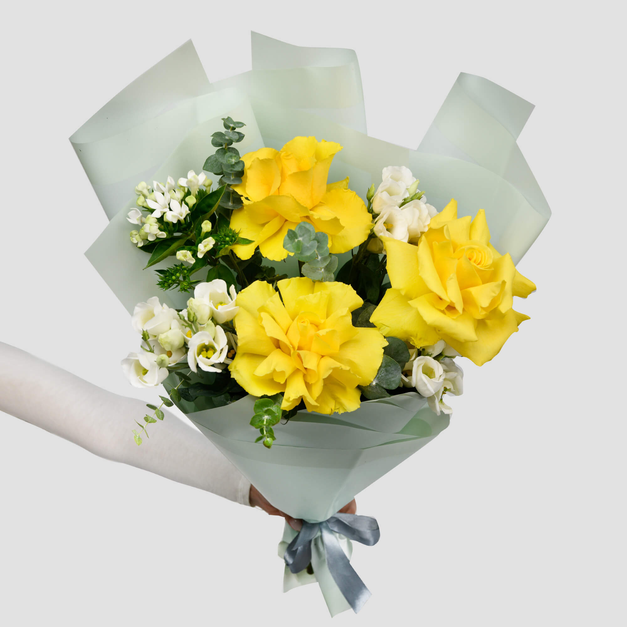 Flori pentru mama - California Flowers, Buchet trandafiri galbeni si bouvardia, Californiaflowers.ro