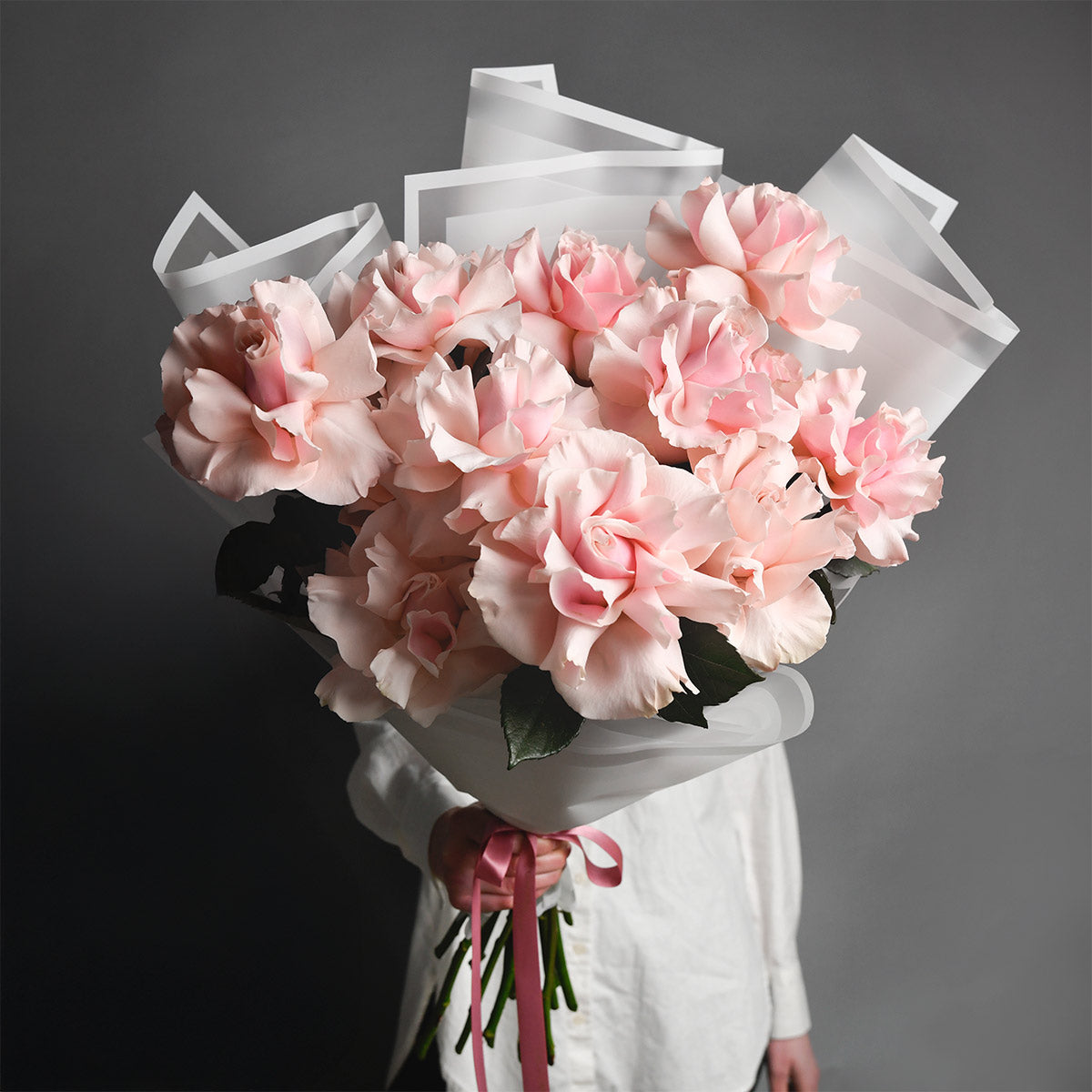 Flori de Florii - California Flowers, Buchet  17 trandafiri roz speciali, Californiaflowers.ro