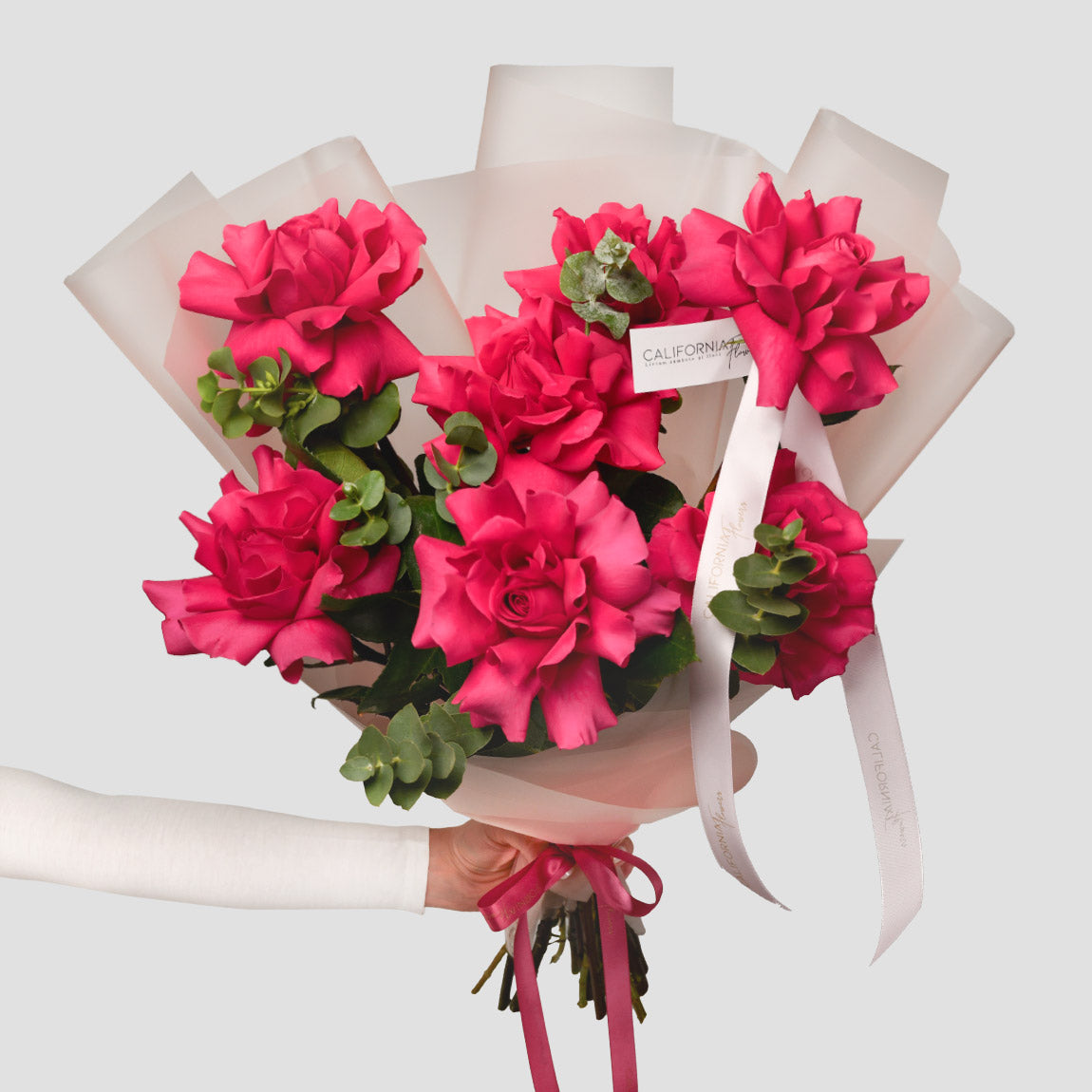 Livrare flori Brasov - California Flowers, Buchet 7 trandafiri Pink speciali si eucalipt, Californiaflowers.ro