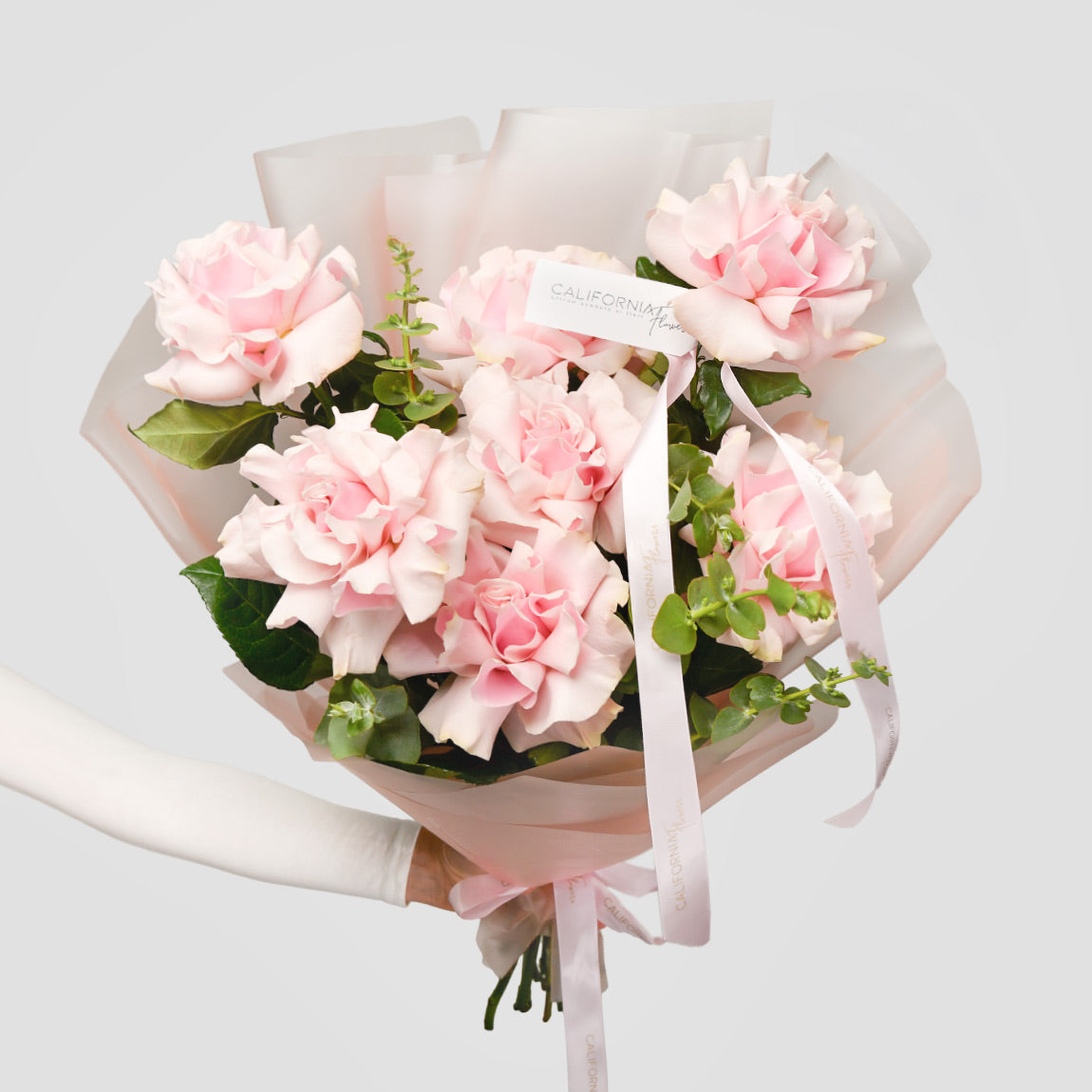 Livrare flori Brasov - California Flowers, Buchet 7 trandafiri roz speciali si eucalipt, Californiaflowers.ro