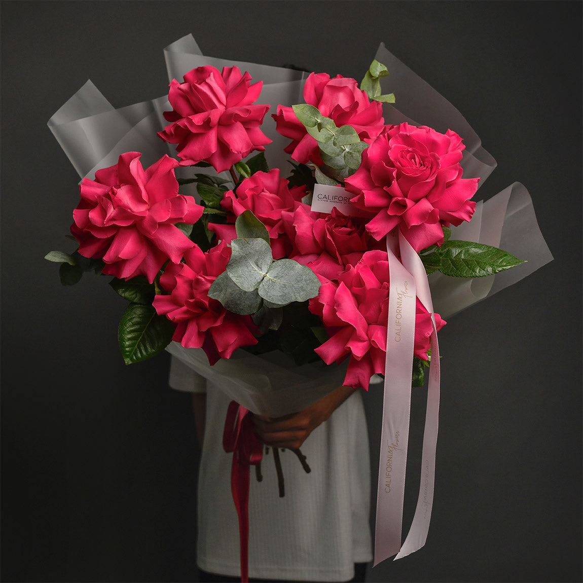 Flori de Vara, Buchet 9 trandafiri speciali pink si eucalpt, Californiaflowers.ro