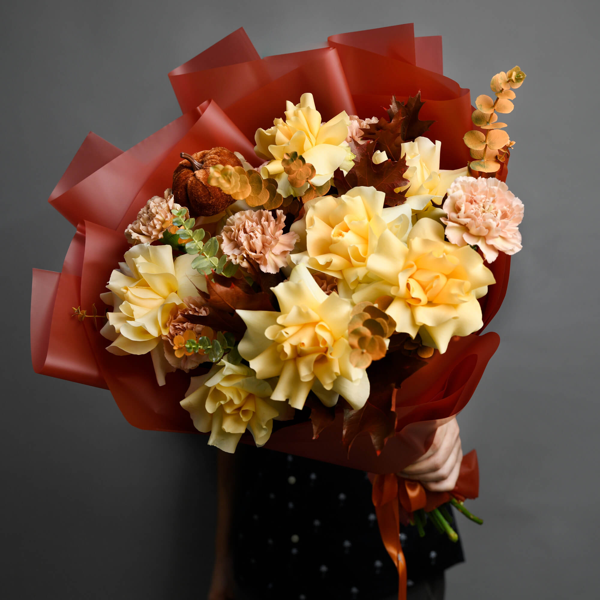 Livrare flori Bucuresti - California Flowers, Buchet trandafiri somon si garoafe, Californiaflowers.ro