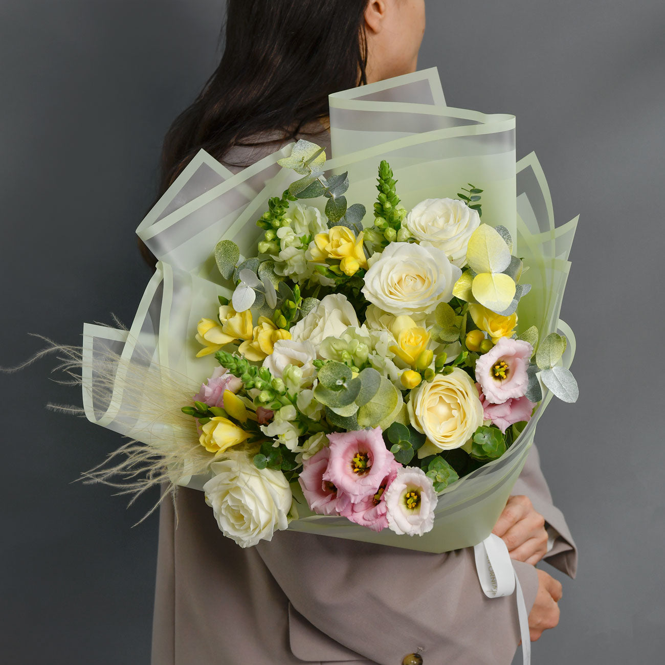 Flori pentru mama - California Flowers, Buchet lisianthus roz, trandafiri si frezii, Californiaflowers.ro