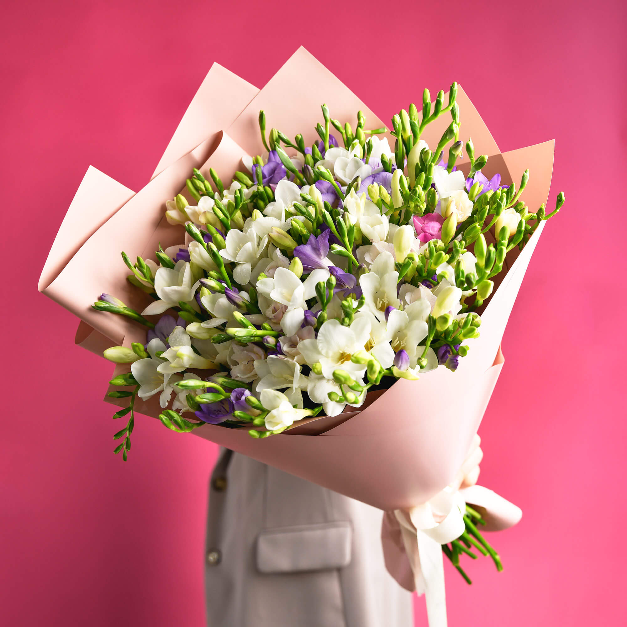 Buchete flori mixte, Buchet 55 frezii multicolore, Californiaflowers.ro