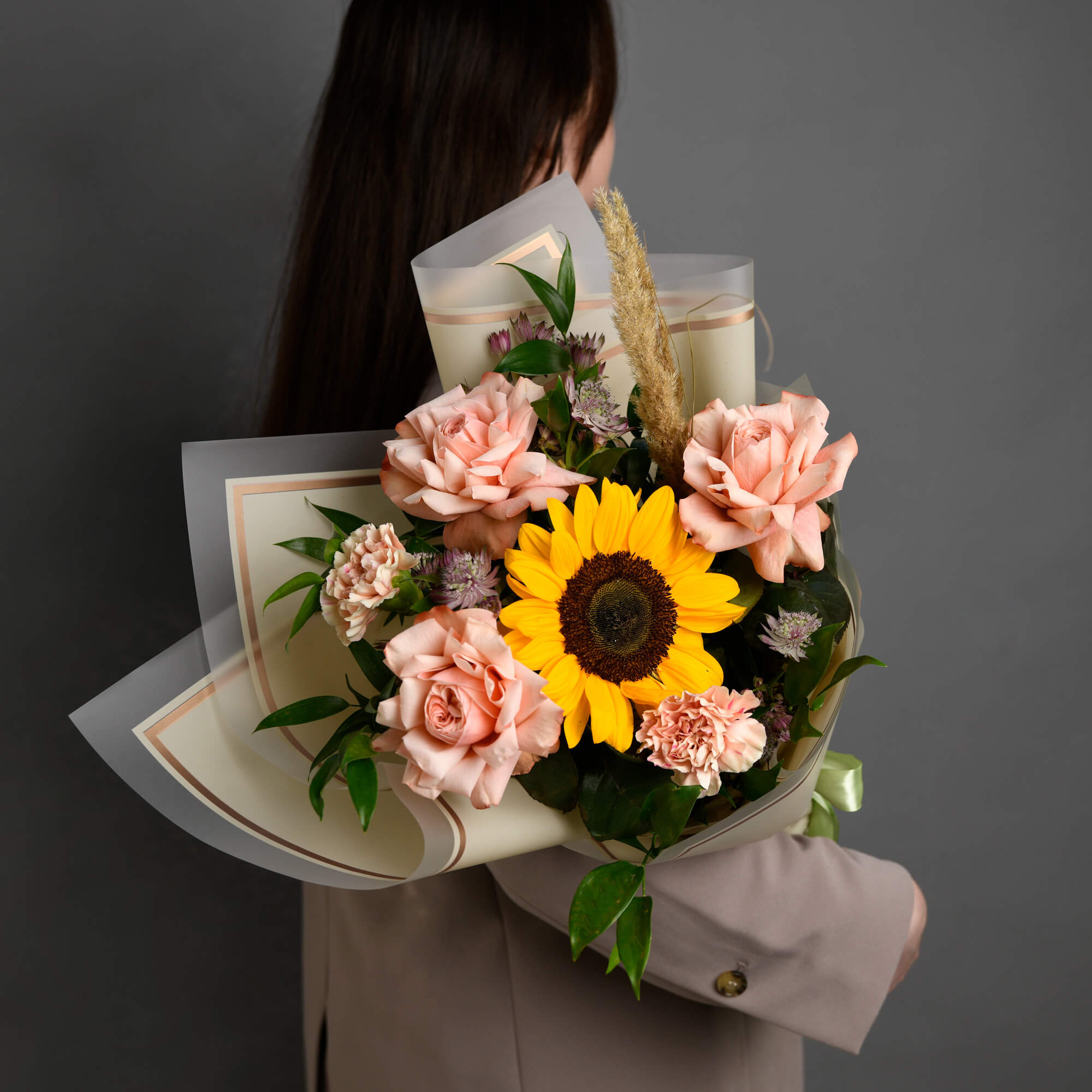 Livrare Flori Cluj Napoca, Buchet floarea soarelui si trandafiri, Californiaflowers.ro