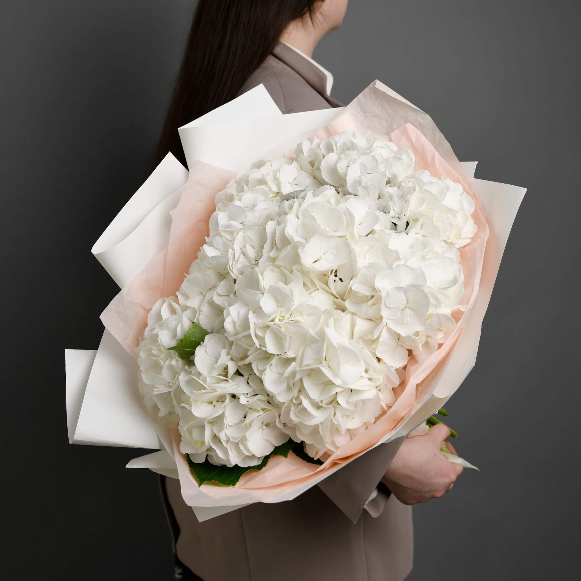 Flori pentru mama - California Flowers, Buchet 11 hortensii albe, Californiaflowers.ro