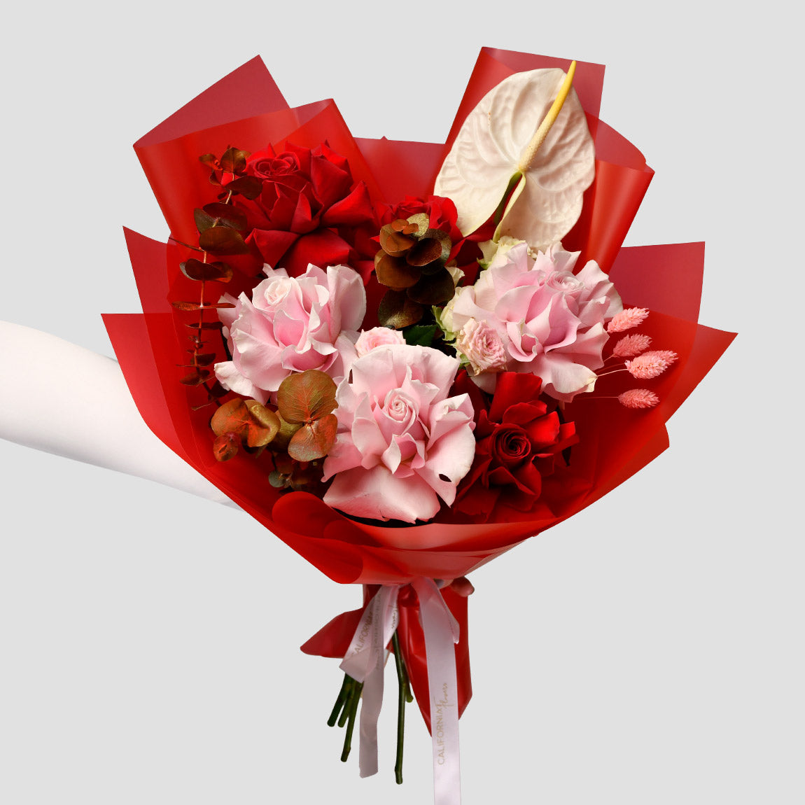 Flori de Paste - California Flowers, Buchet trandafiri rosii speciali si miniroze roz si anthurium, Californiaflowers.ro