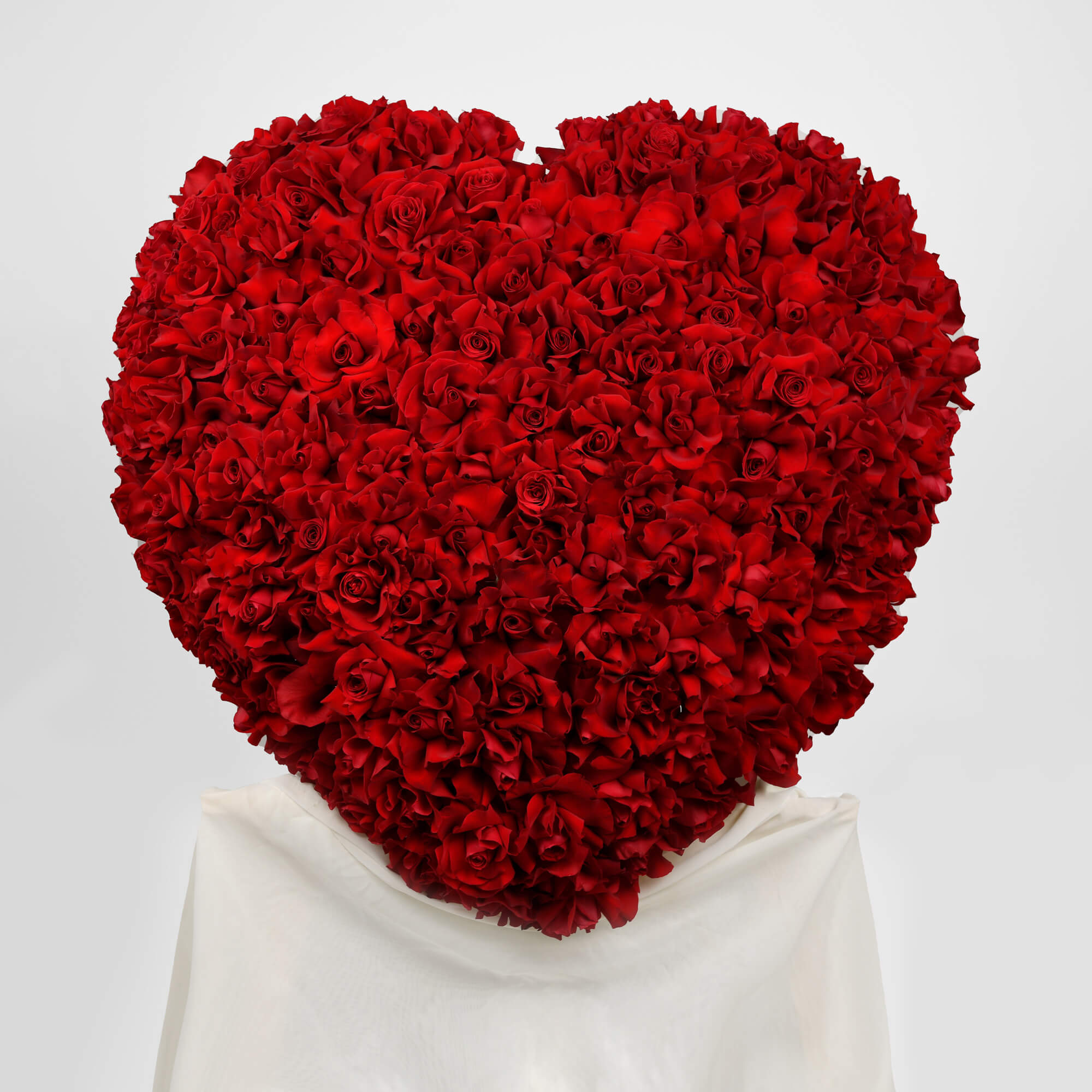 Inima funerara 1 m cu trandafiri speciali rosii, 1