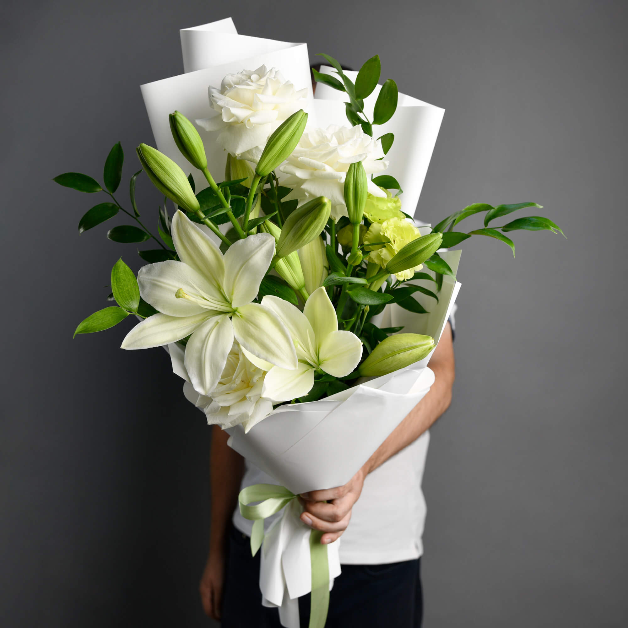 Buchet cu crini albi si lisianthus, 2, Californiaflowers.ro