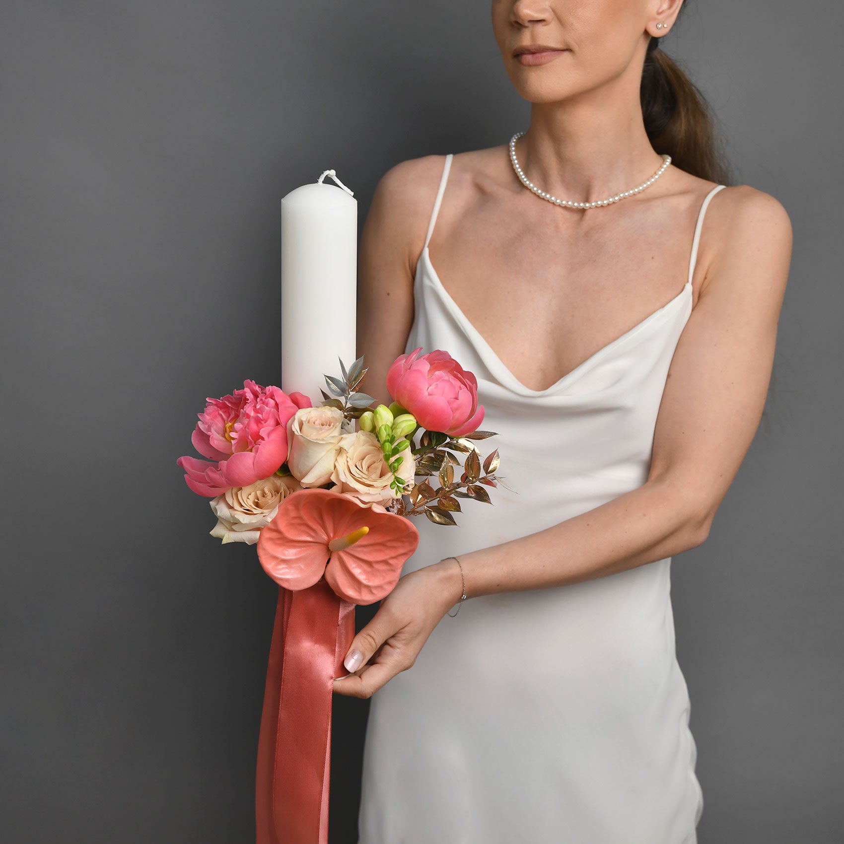 Lumanari botez flori naturale - California Flowers, Lumanare botez cu bujori si trandafiri, Californiaflowers.ro