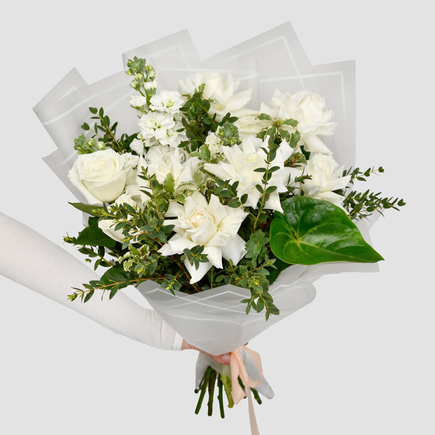 Flori de Paste - California Flowers, Buchet trandafiri speciali albi si antirrhinum, Californiaflowers.ro