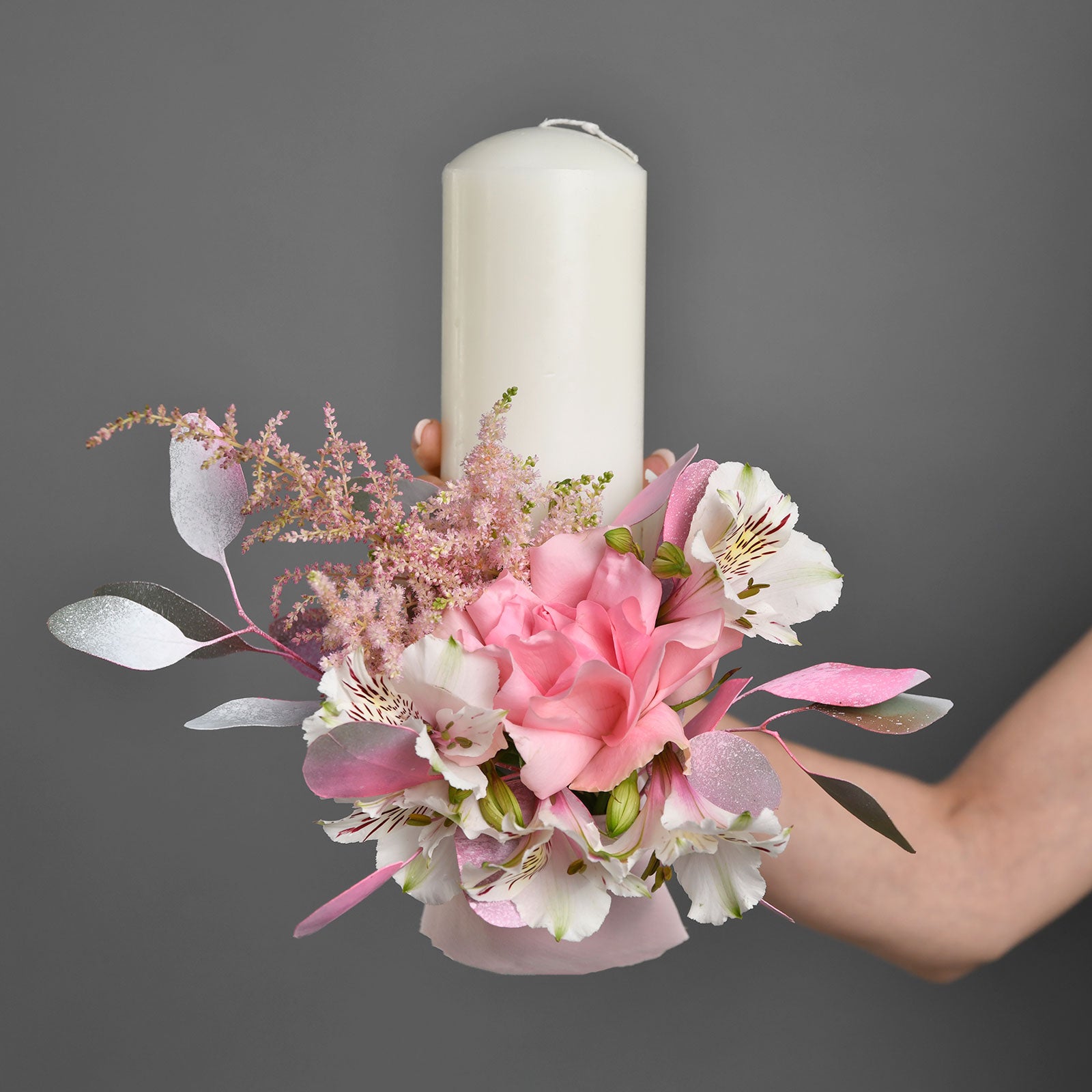 Lumanari botez flori naturale - California Flowers, Lumanare botez cu trandafiri si alstroemeria, Californiaflowers.ro